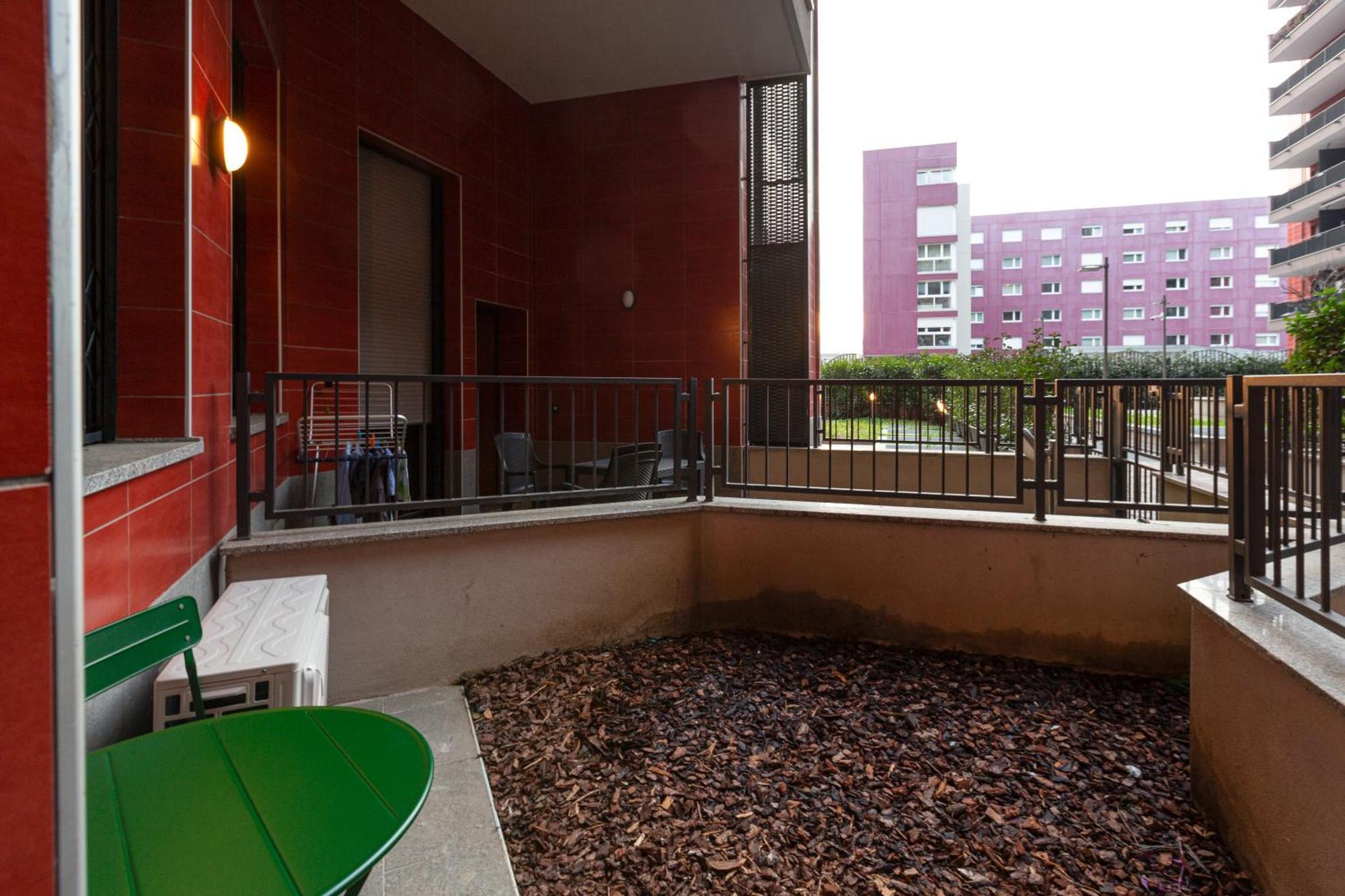 Apartment Cozy Corner With Balcony And Private Garage! *
