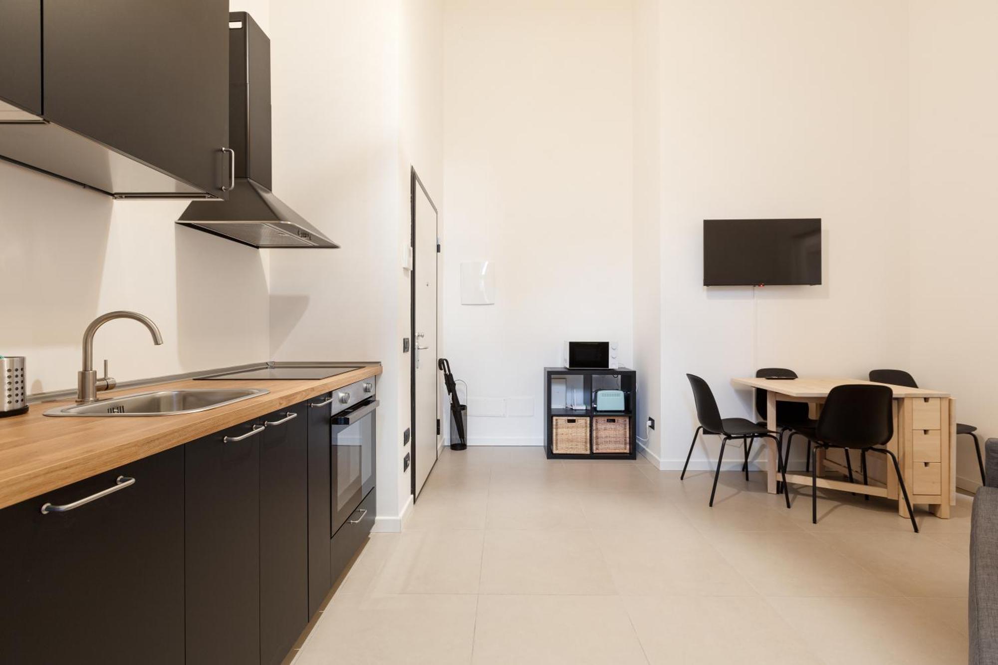 Apartment Cozy Corner With Balcony And Private Garage! *