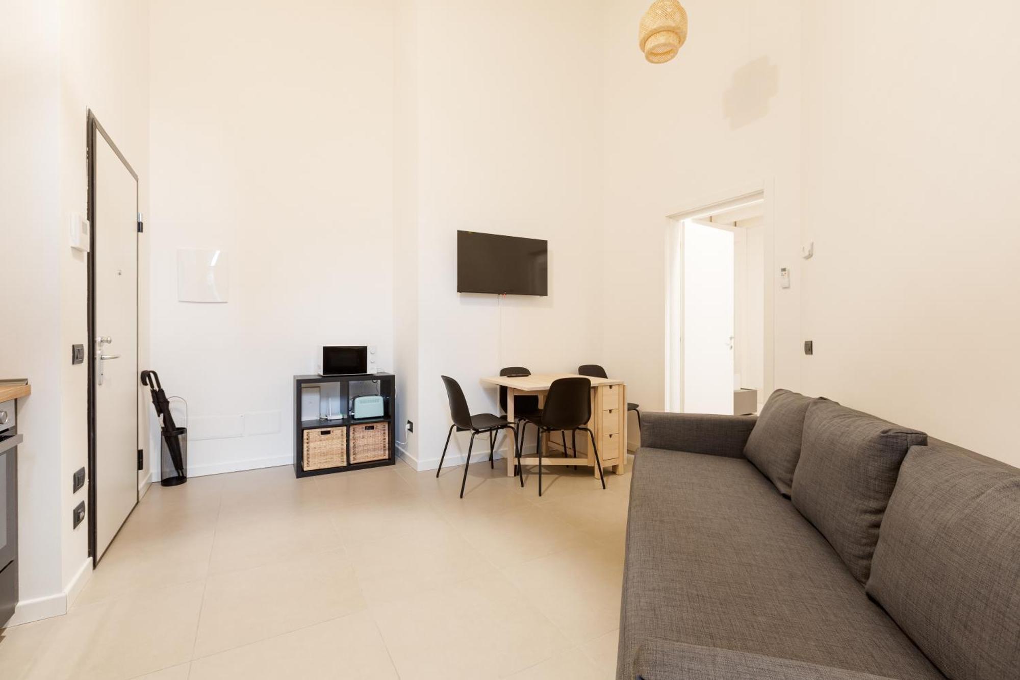 Cozy Corner With Balcony And Private Garage! *