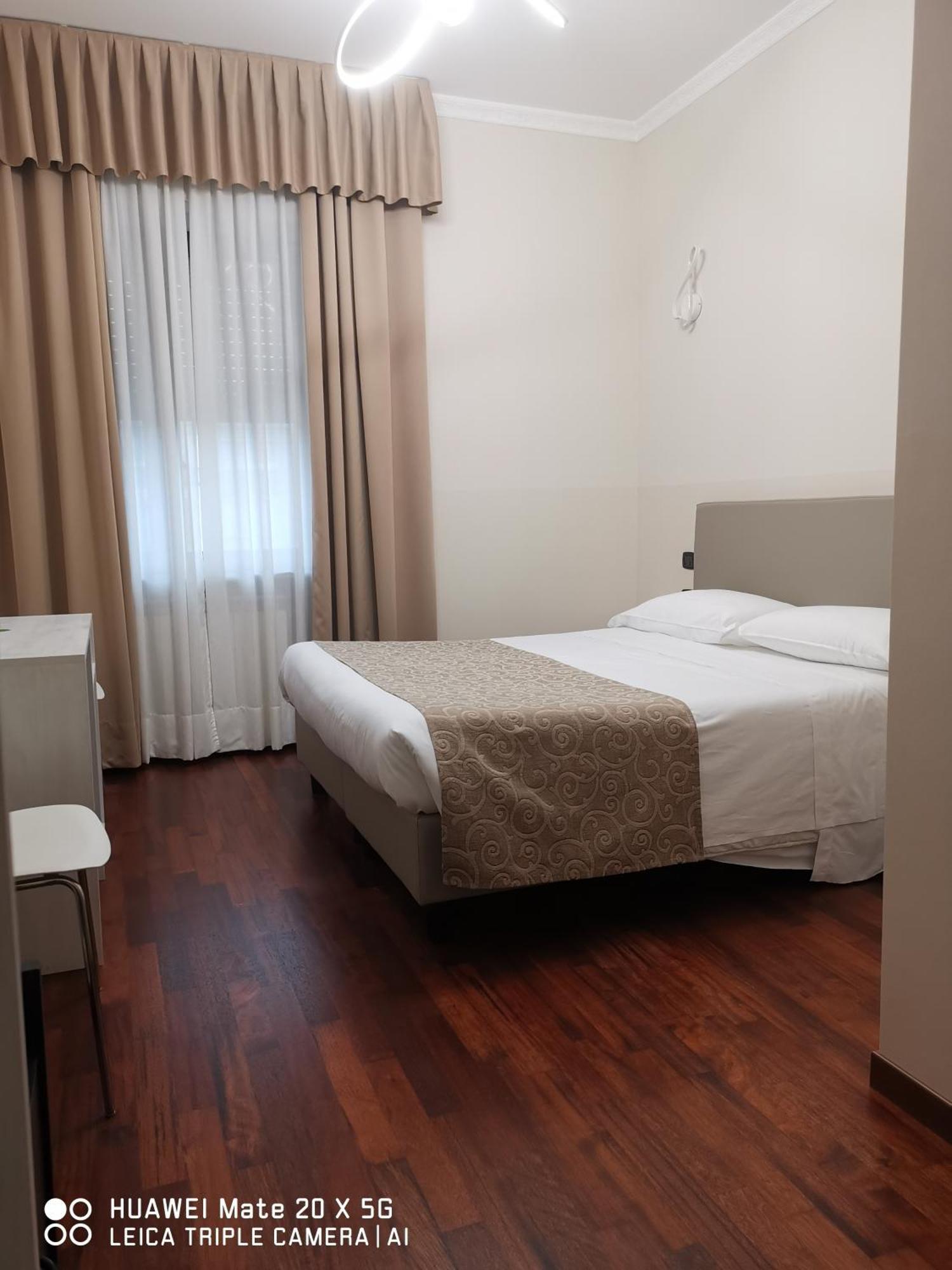 Guest house Station Group - Via Sammartini 15 *