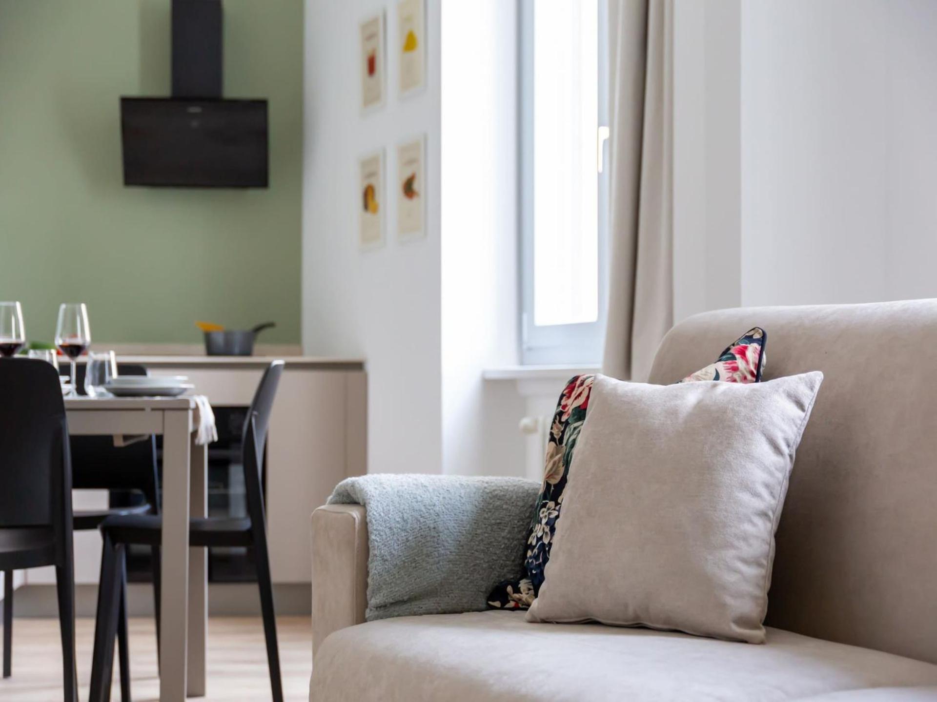 The Rent - Spacious And Renovated Two-bedroom Downtown Milão