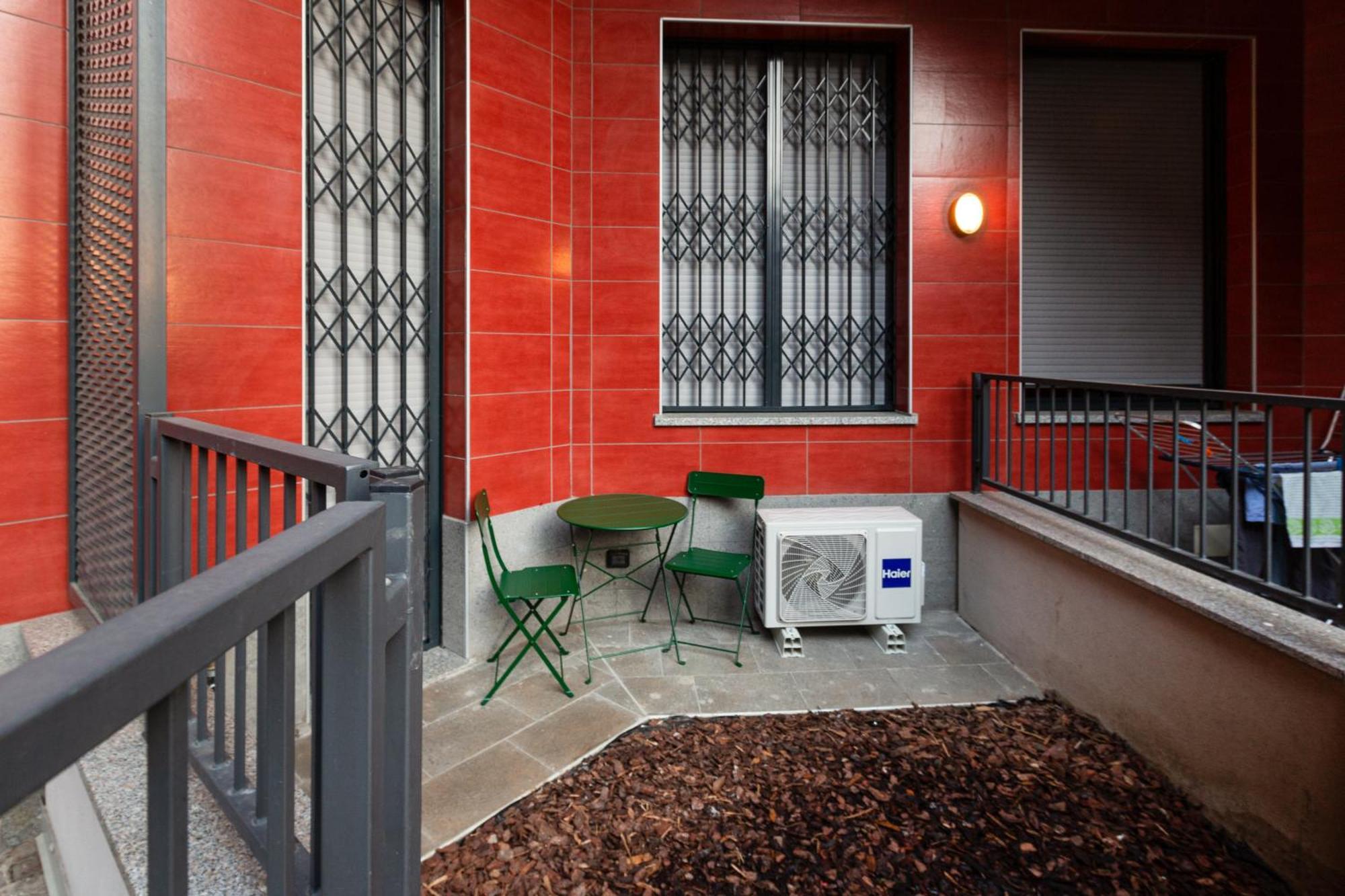 Cozy Corner With Balcony And Private Garage!
