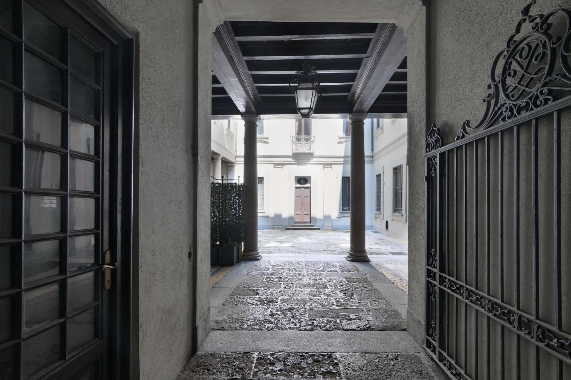 Prestige Boutique - Montenapoleone Milan