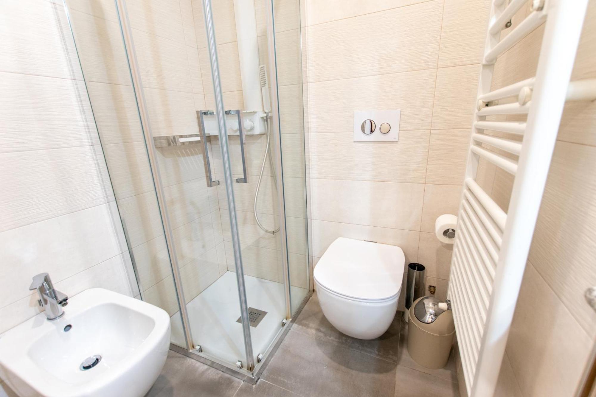 Ihost - Niccolini 21 Milan