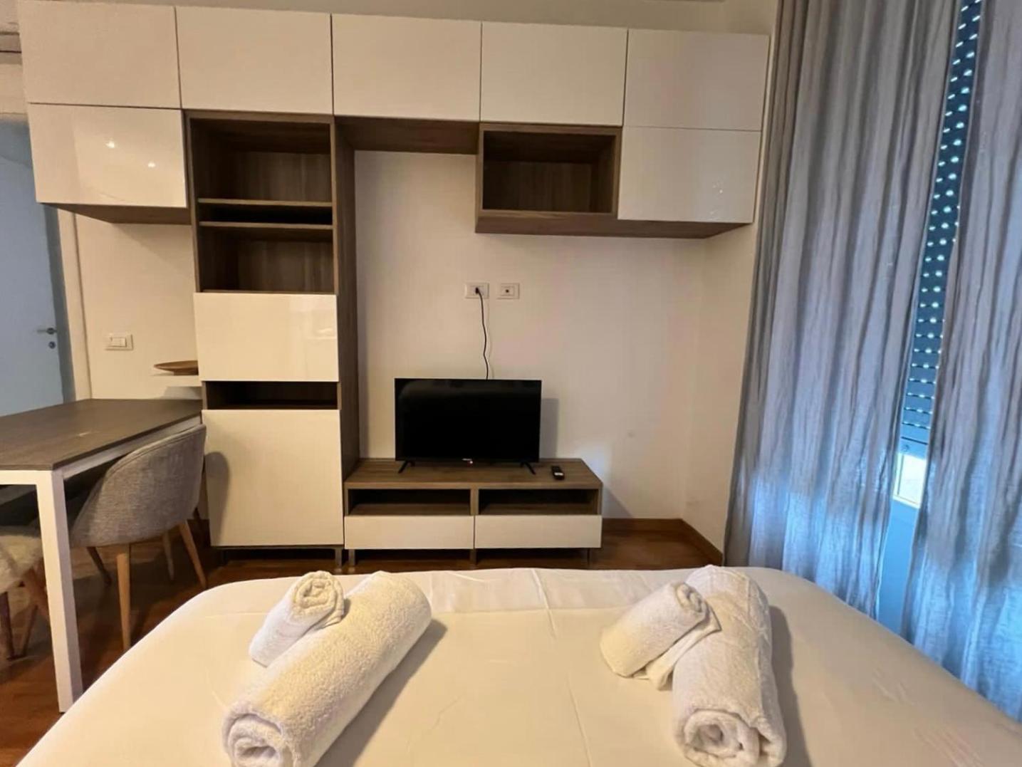 Da Vinci - With Balcony In Design District - Tortona Area Appartamento Milano