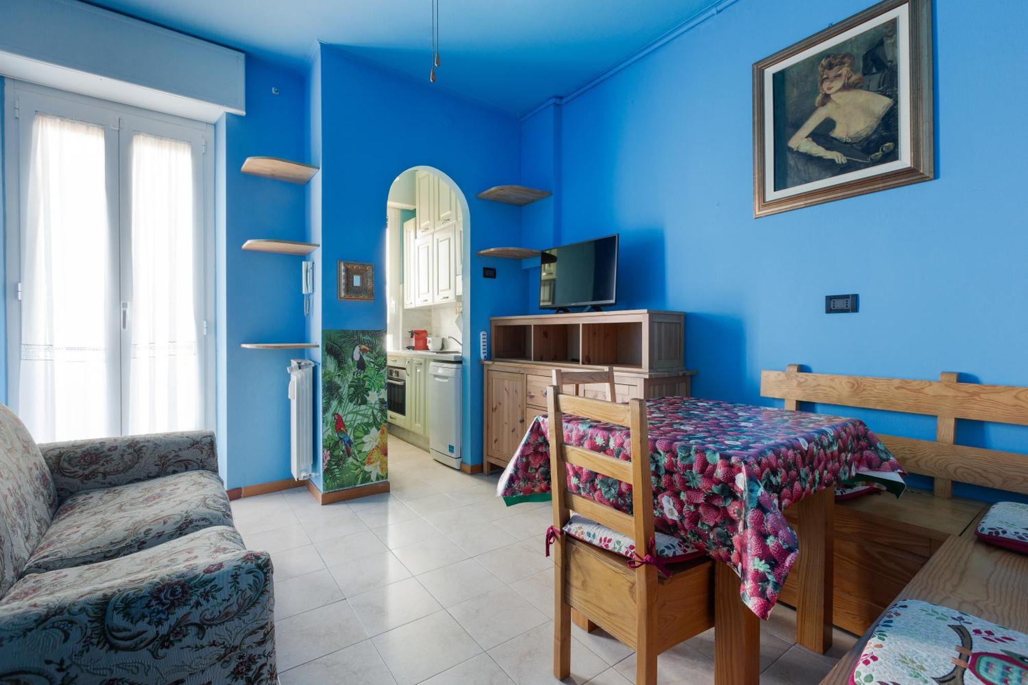 Apartamento Roomy With Balcony!