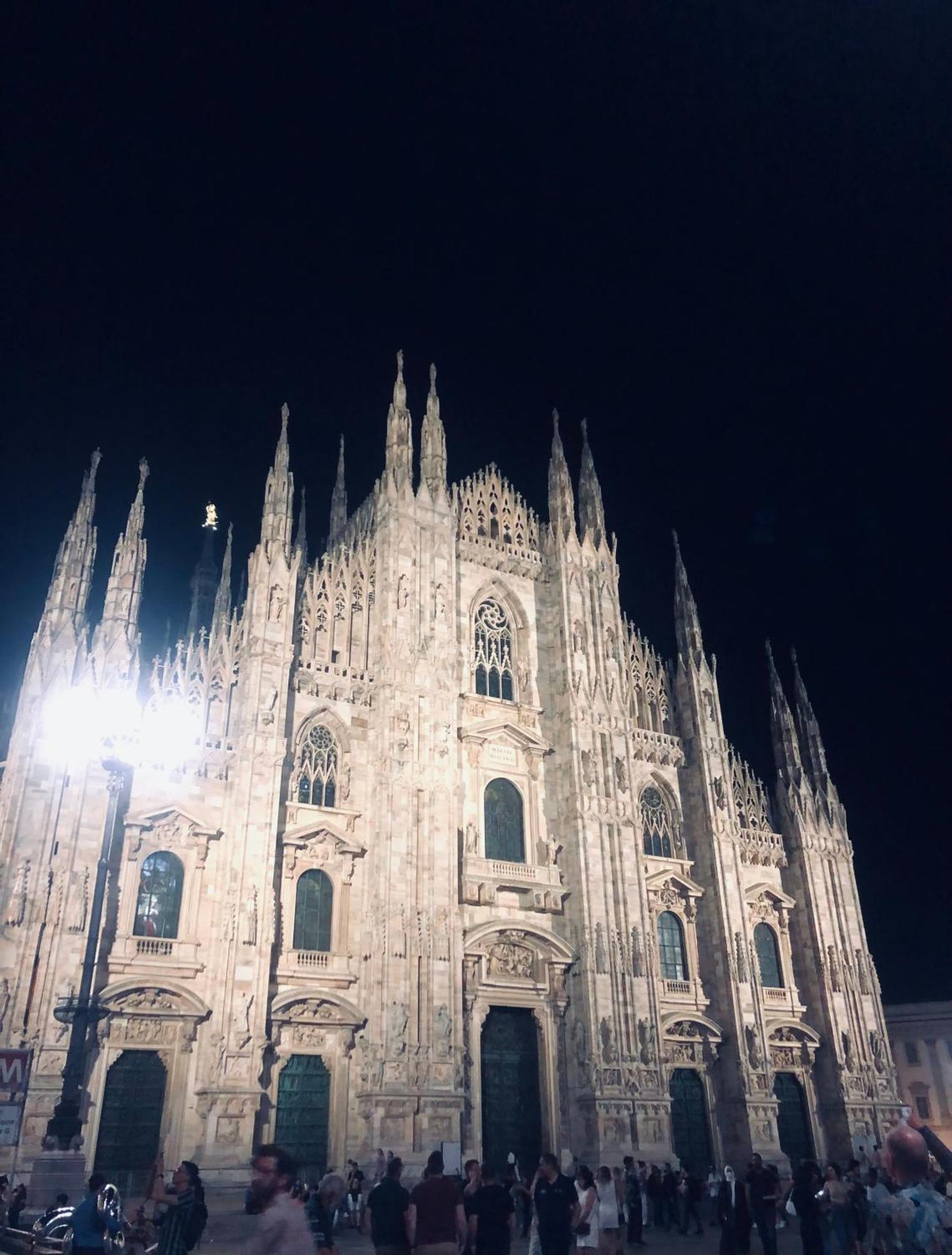 Bilocale In Bande Nere-metro Rossa Duomo