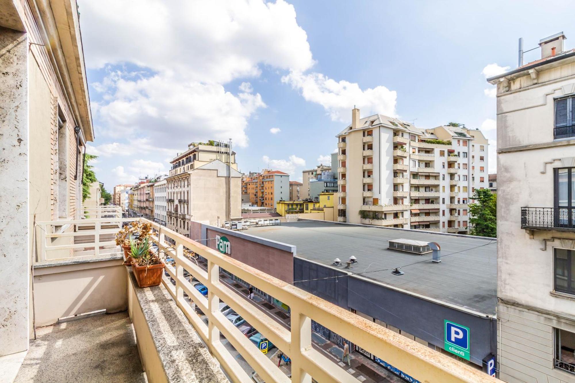 Apartment Domusmi Piazzale Loreto Milan