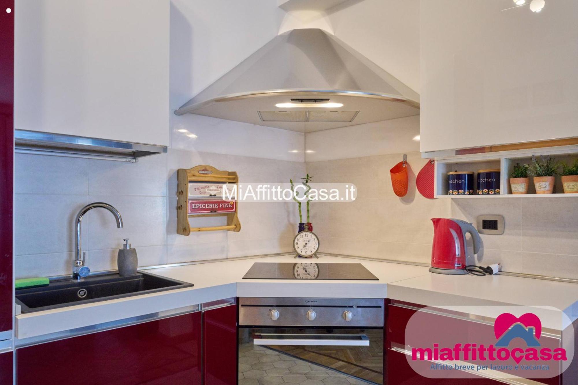 Apartment Wissam's Red Kitchen Milan