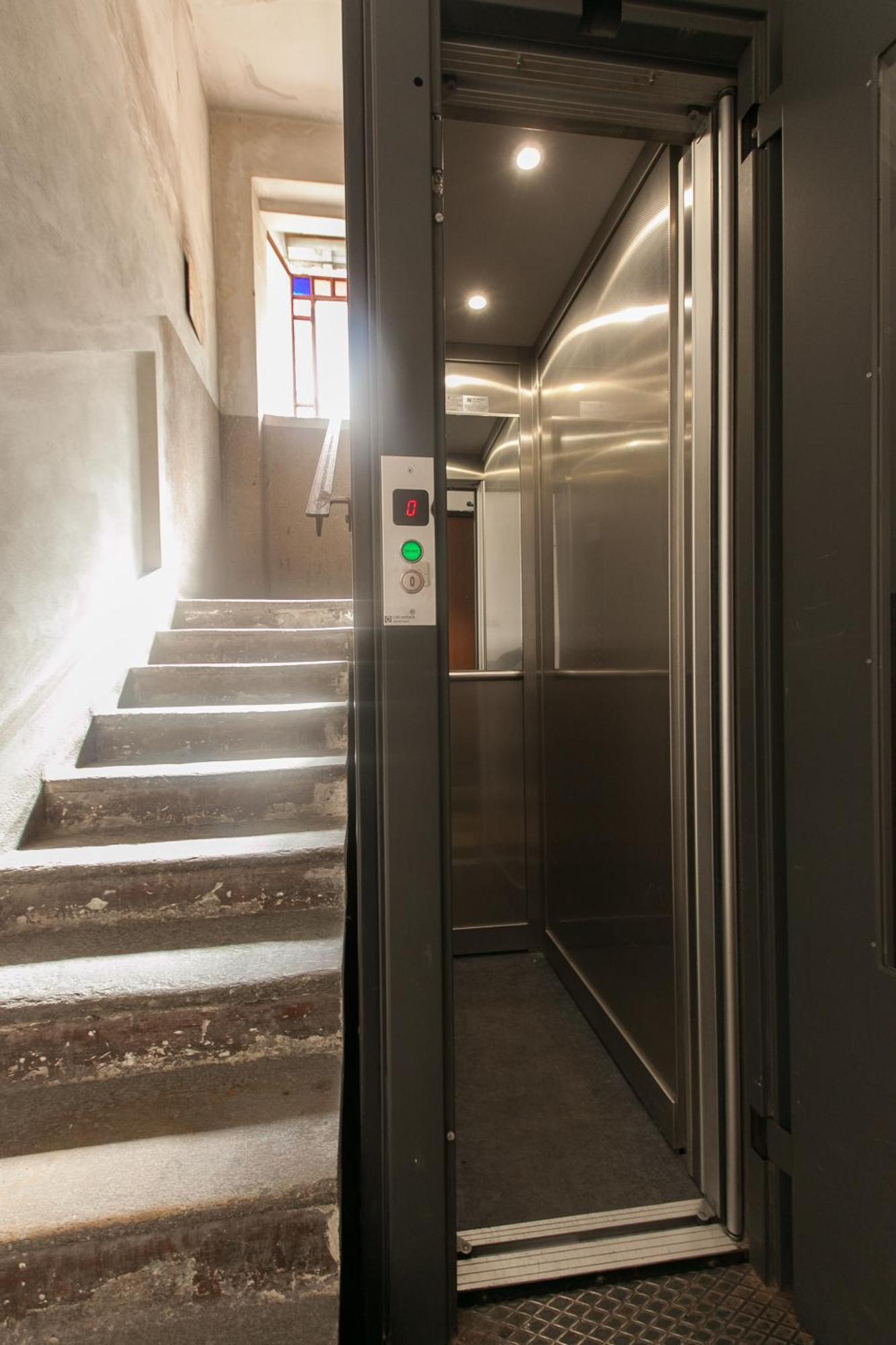 Amazing And New Penthouse In Center Apartment