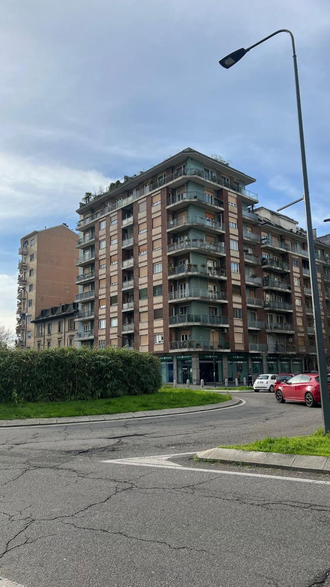 Gambara Urban Flat - Stylish And Next To Metro Apartment