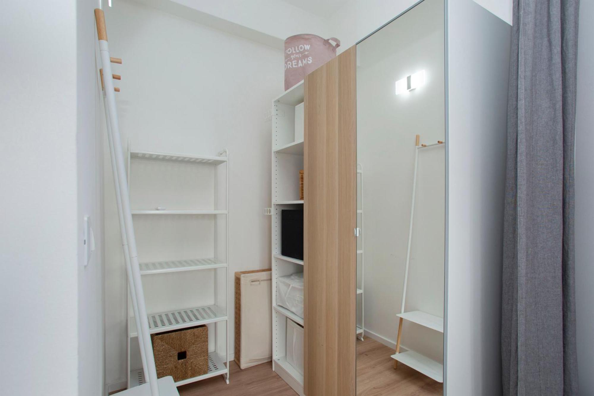 Apartment Gambara Urban Flat - Stylish And Next To Metro *