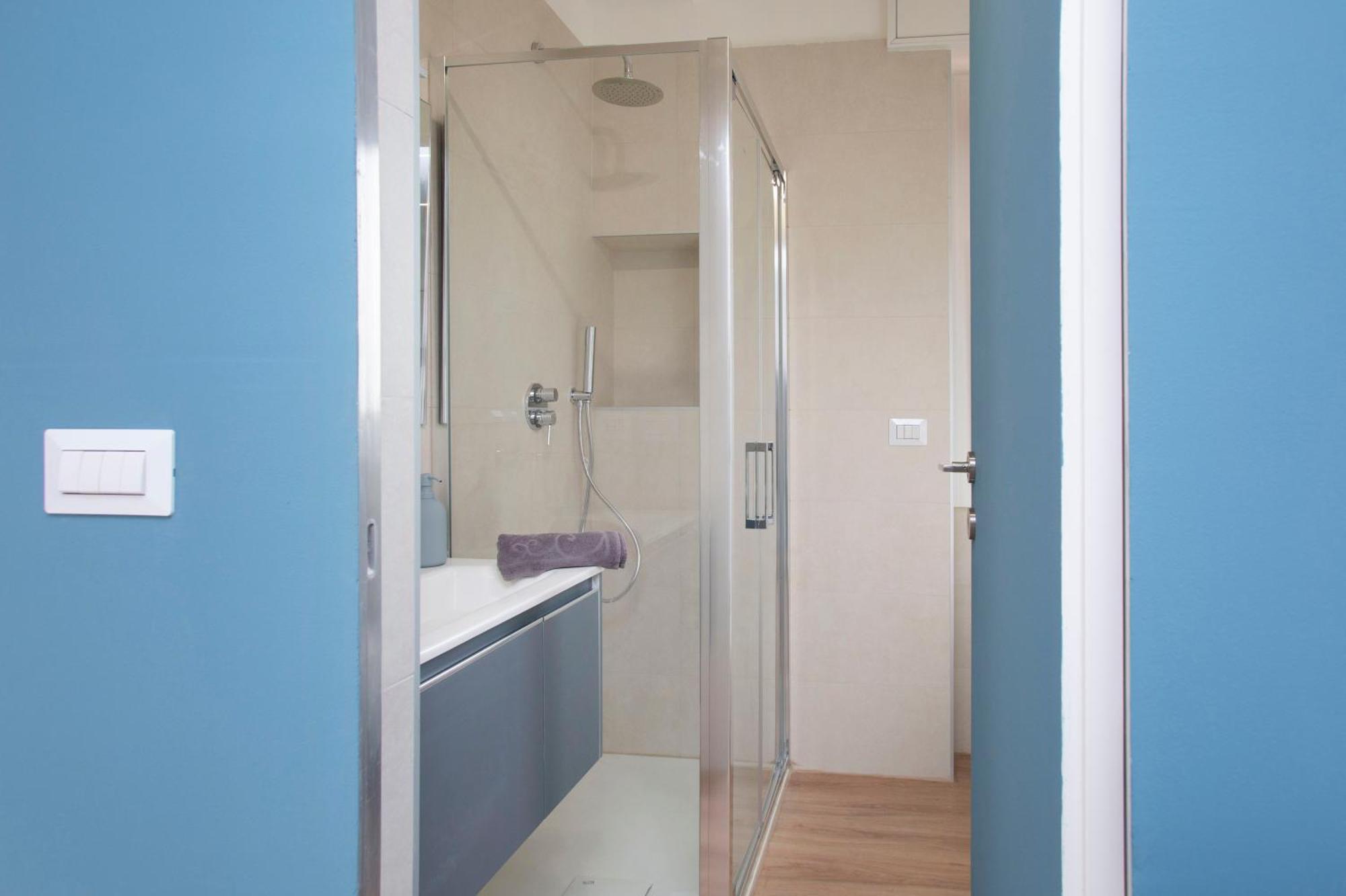 Gambara Urban Flat - Stylish And Next To Metro Apartment *