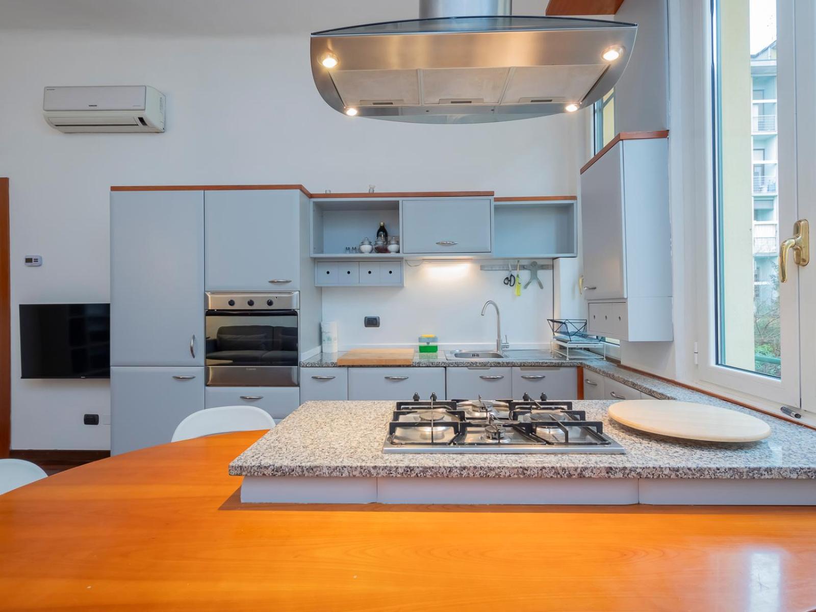 Xenia - Charming Three-room Milan