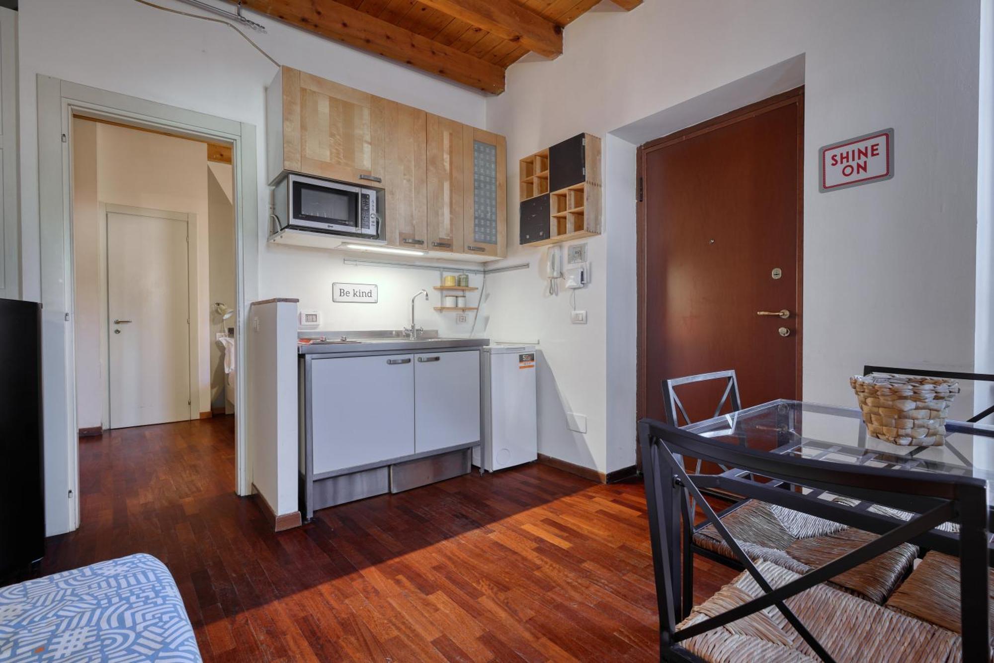 Joivy Welcoming Flat With Balcony Next To Naviglio Grande