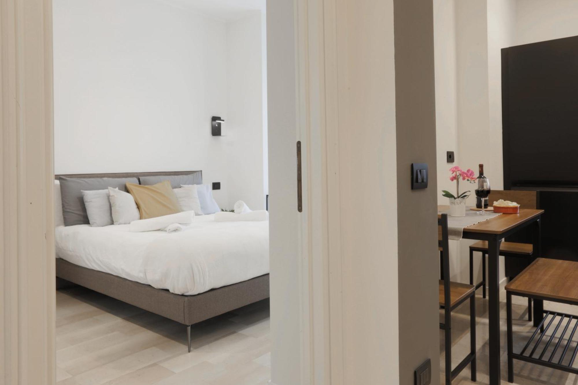 Apartment New Modern Flat 10 Minutes Walk From Station Milan