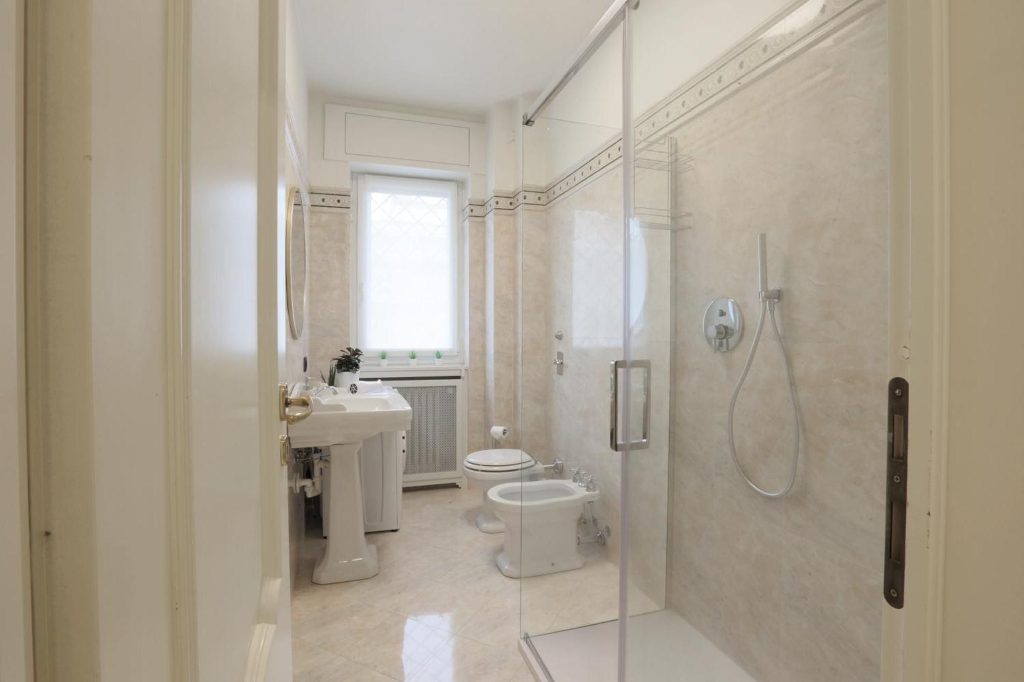Apartment New Modern Flat 10 Minutes Walk From Station Milan