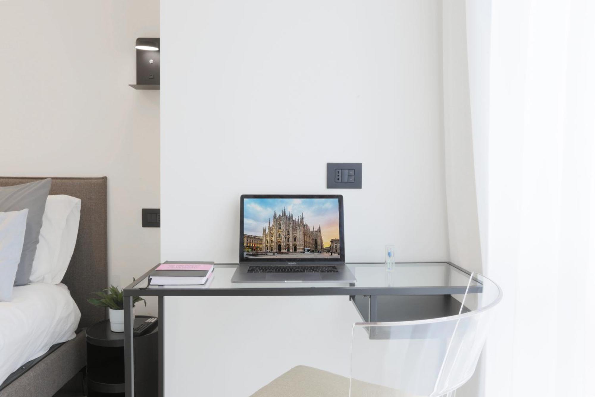 Apartment New Modern Flat 10 Minutes Walk From Station Milan