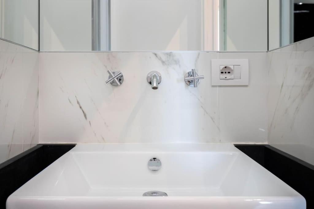 Apartment Frisi 3 Milan