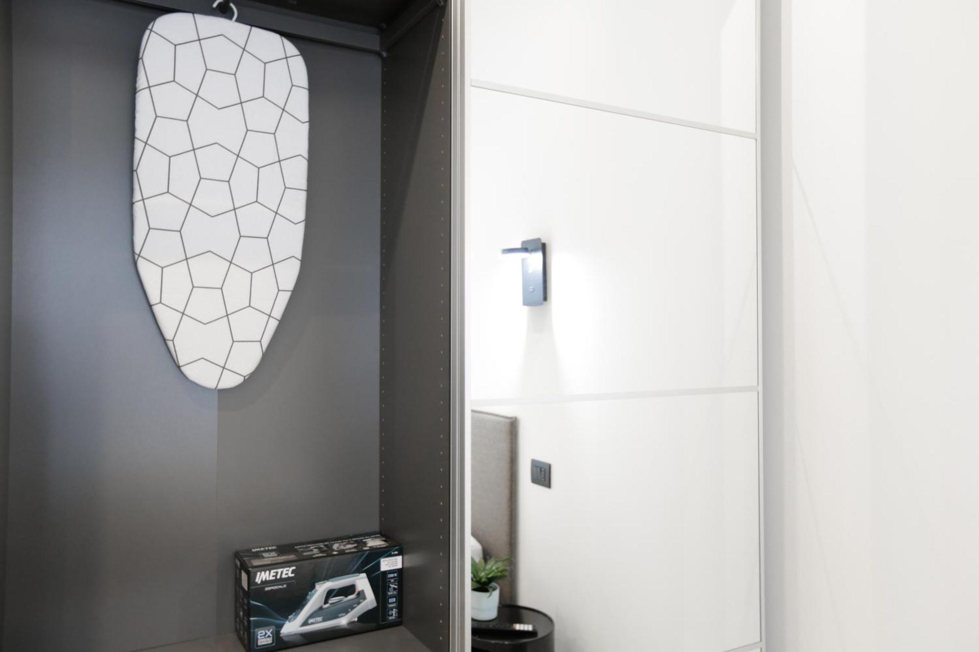 New Modern Flat 10 Minutes Walk From Station Apartment