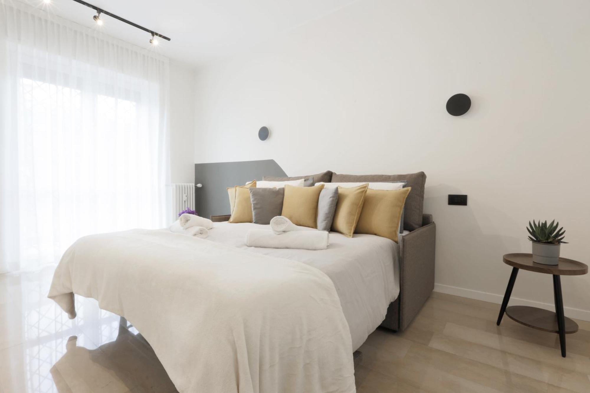 New Modern Flat 10 Minutes Walk From Station Apartment