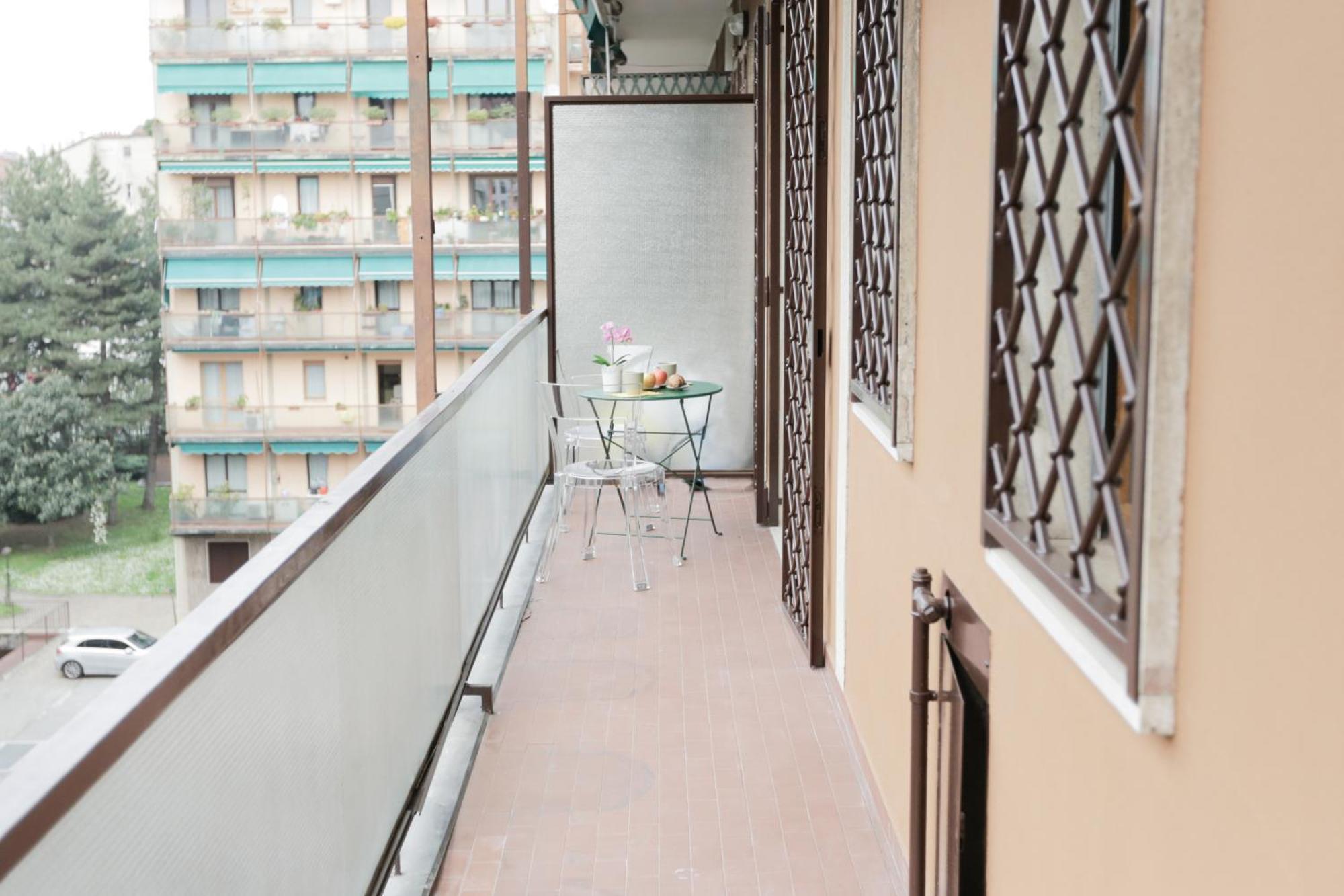 New Modern Flat 10 Minutes Walk From Station Apartment