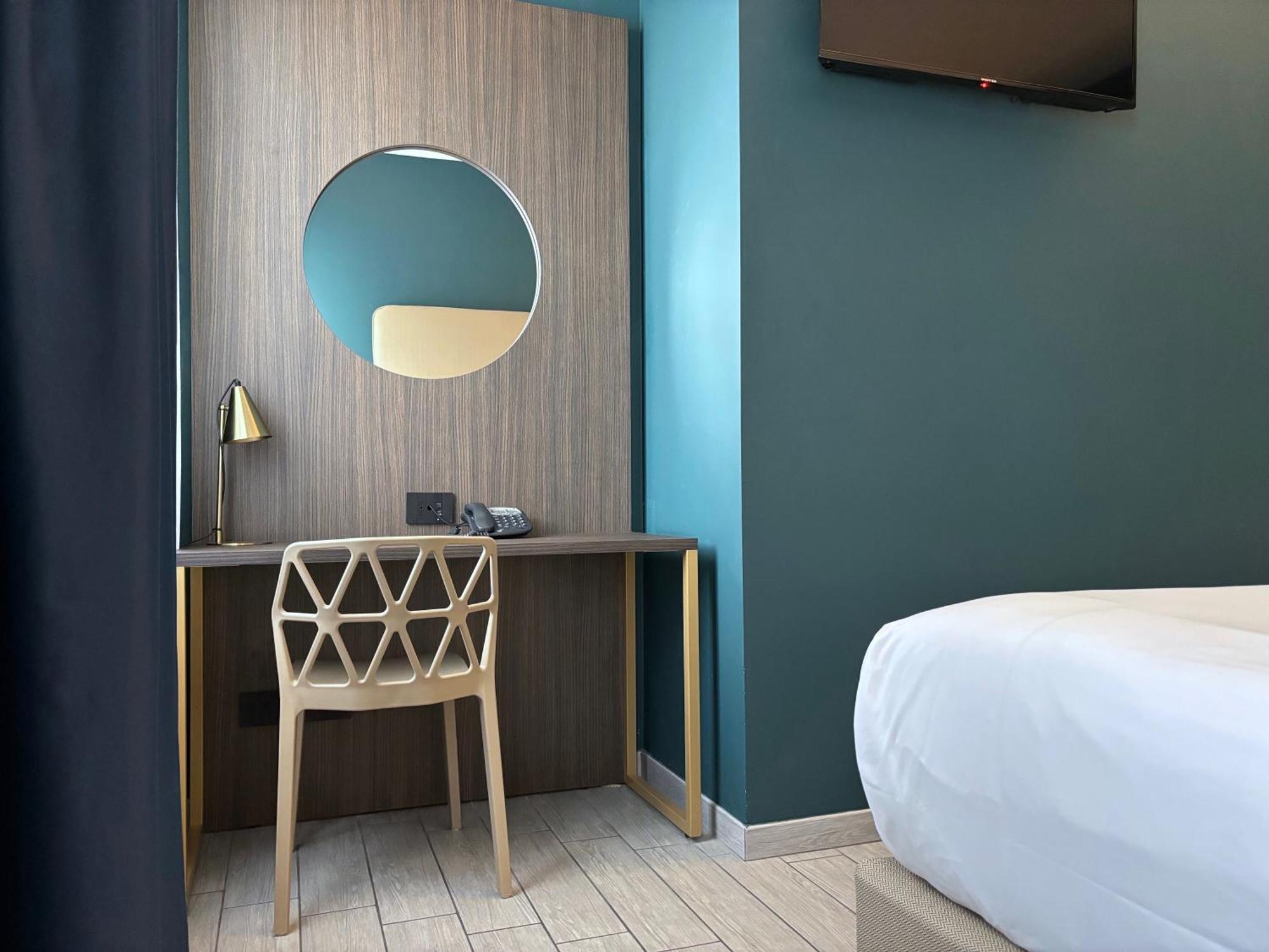 Av Hotel