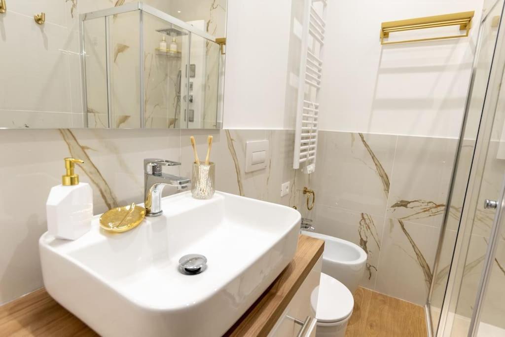 We - Prada Luxury Apartment Milan