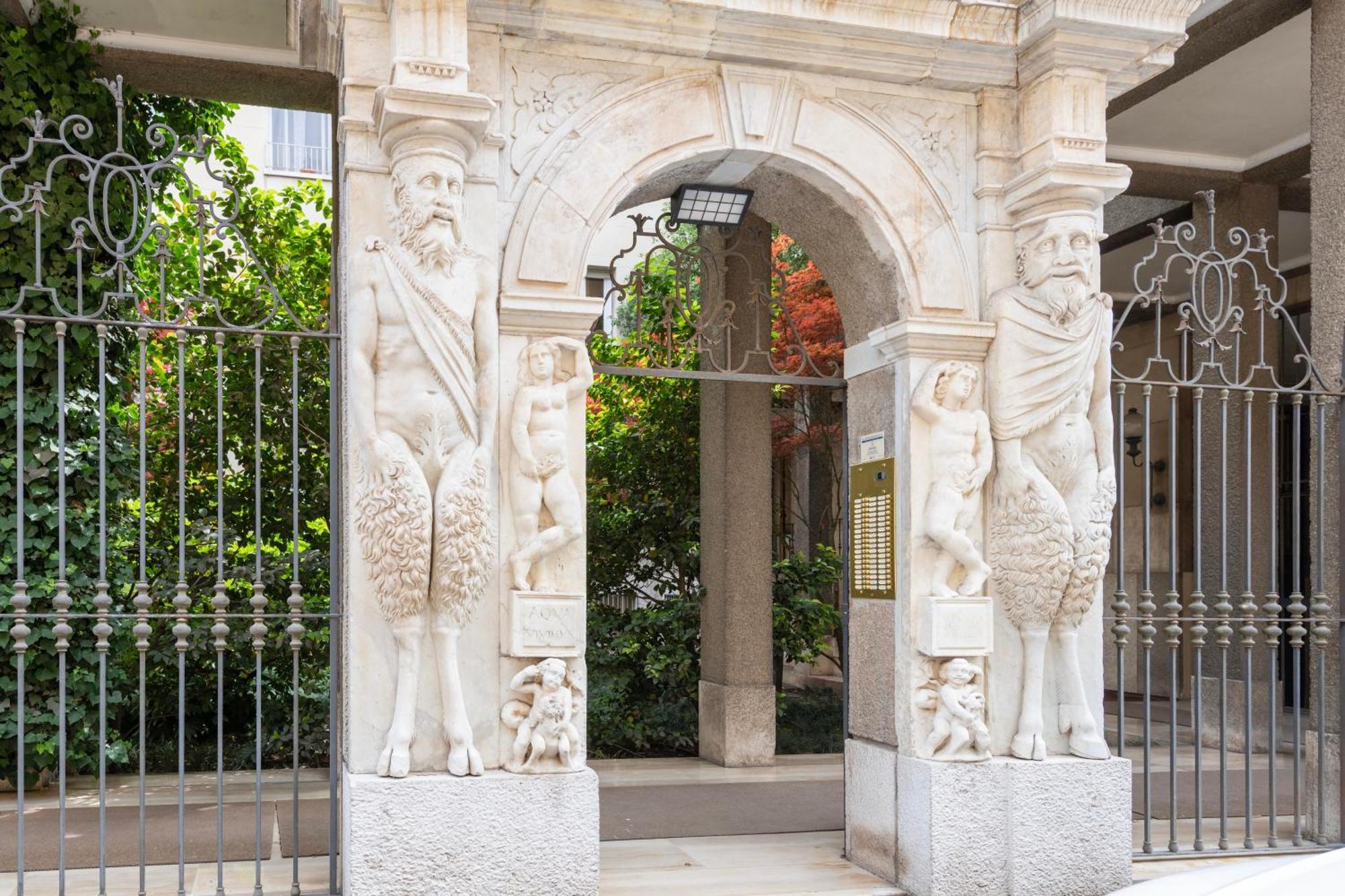 Classy Heritage Home, Center Milan