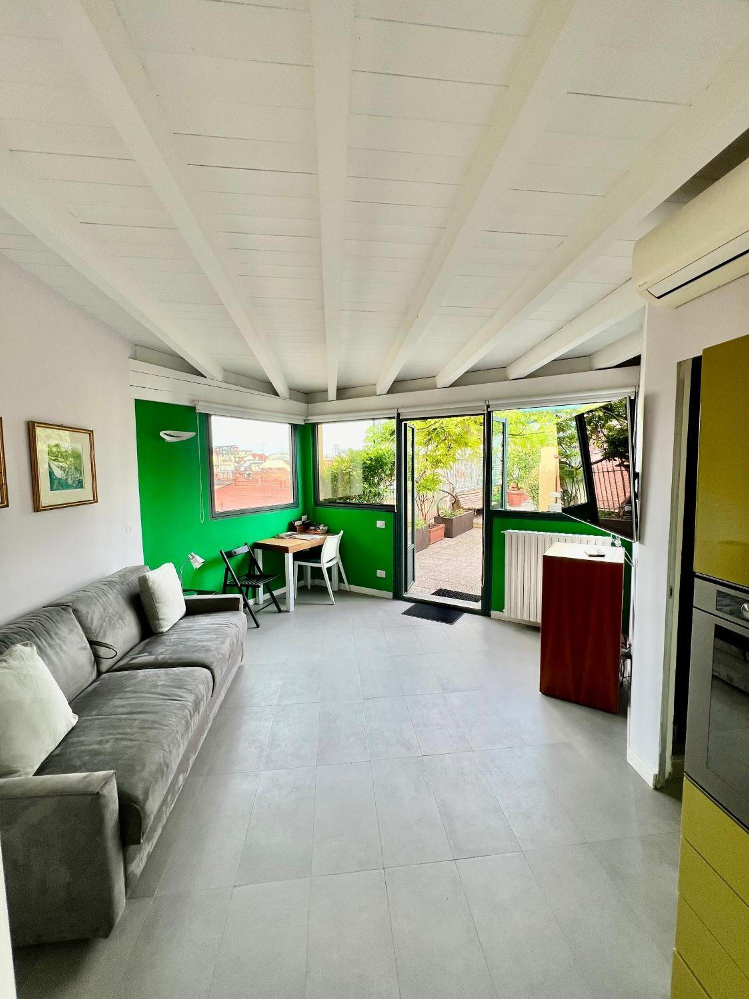 Dream Garden Center On Subway 10 Guest Apartment