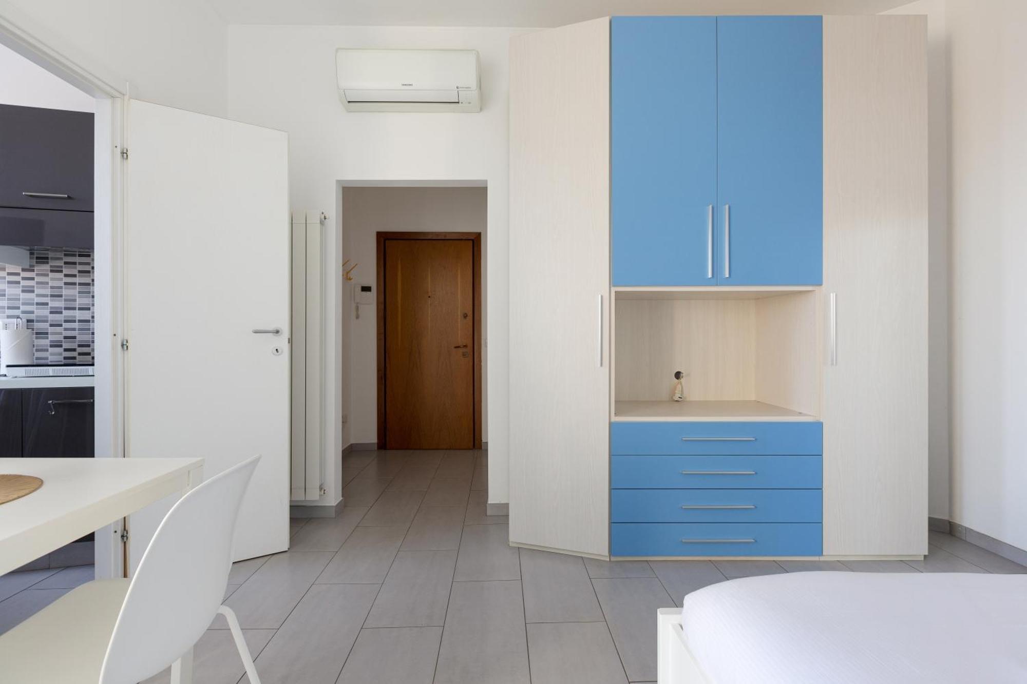 Bande Nere Mm1 - Modern With Balcony! * Milan