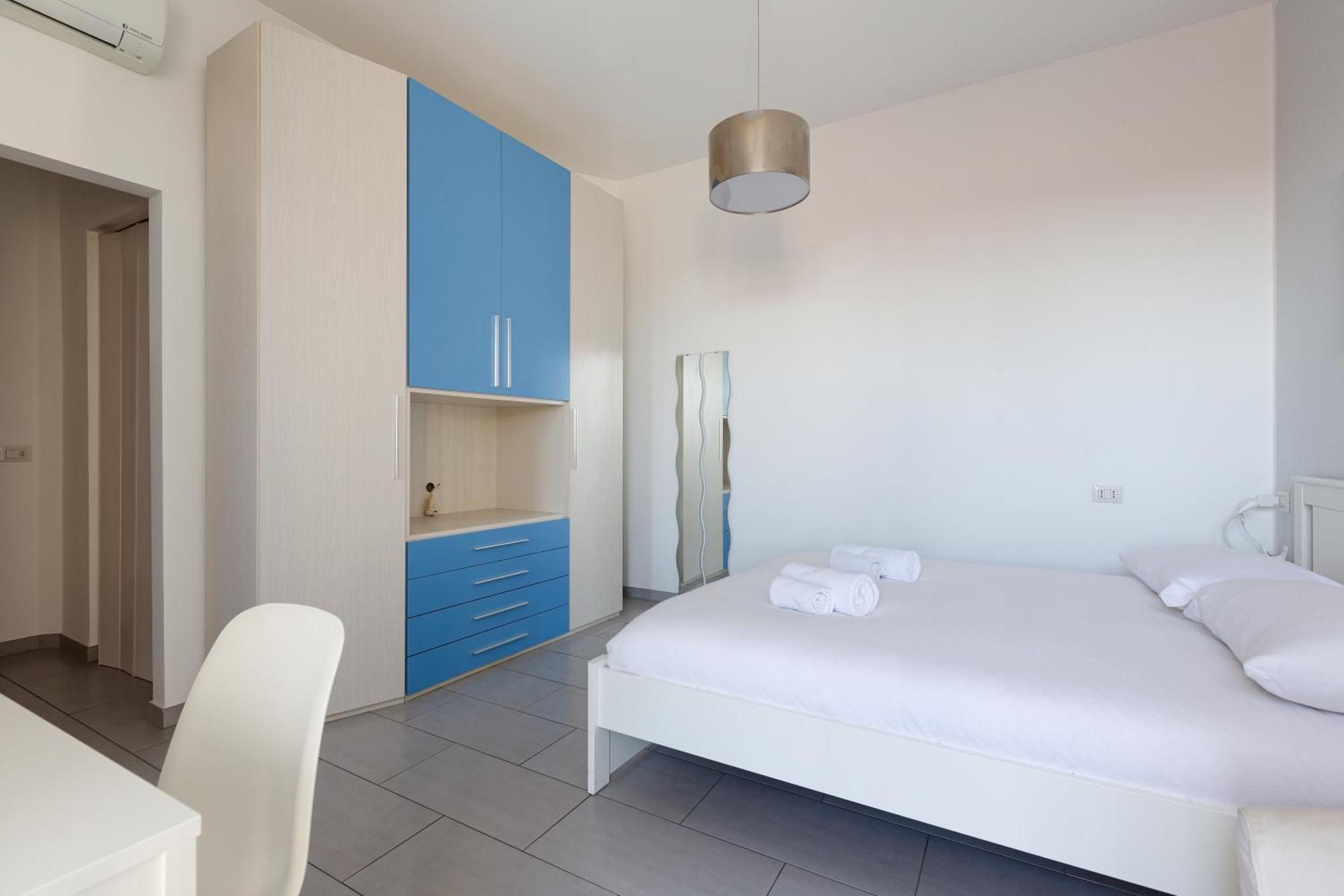 Apartment Bande Nere Mm1 - Modern With Balcony!