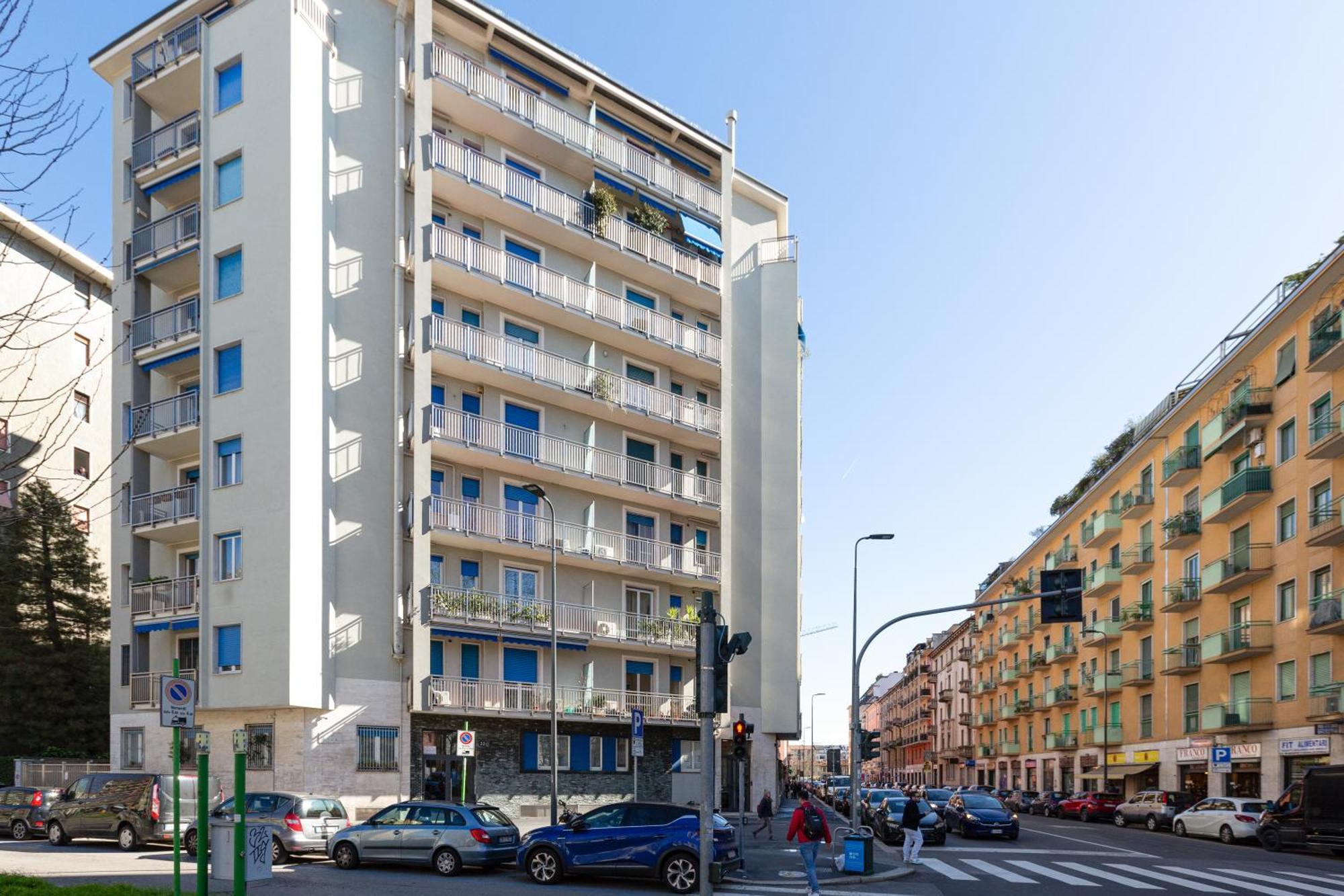 Bande Nere Mm1 - Modern With Balcony! * Milan