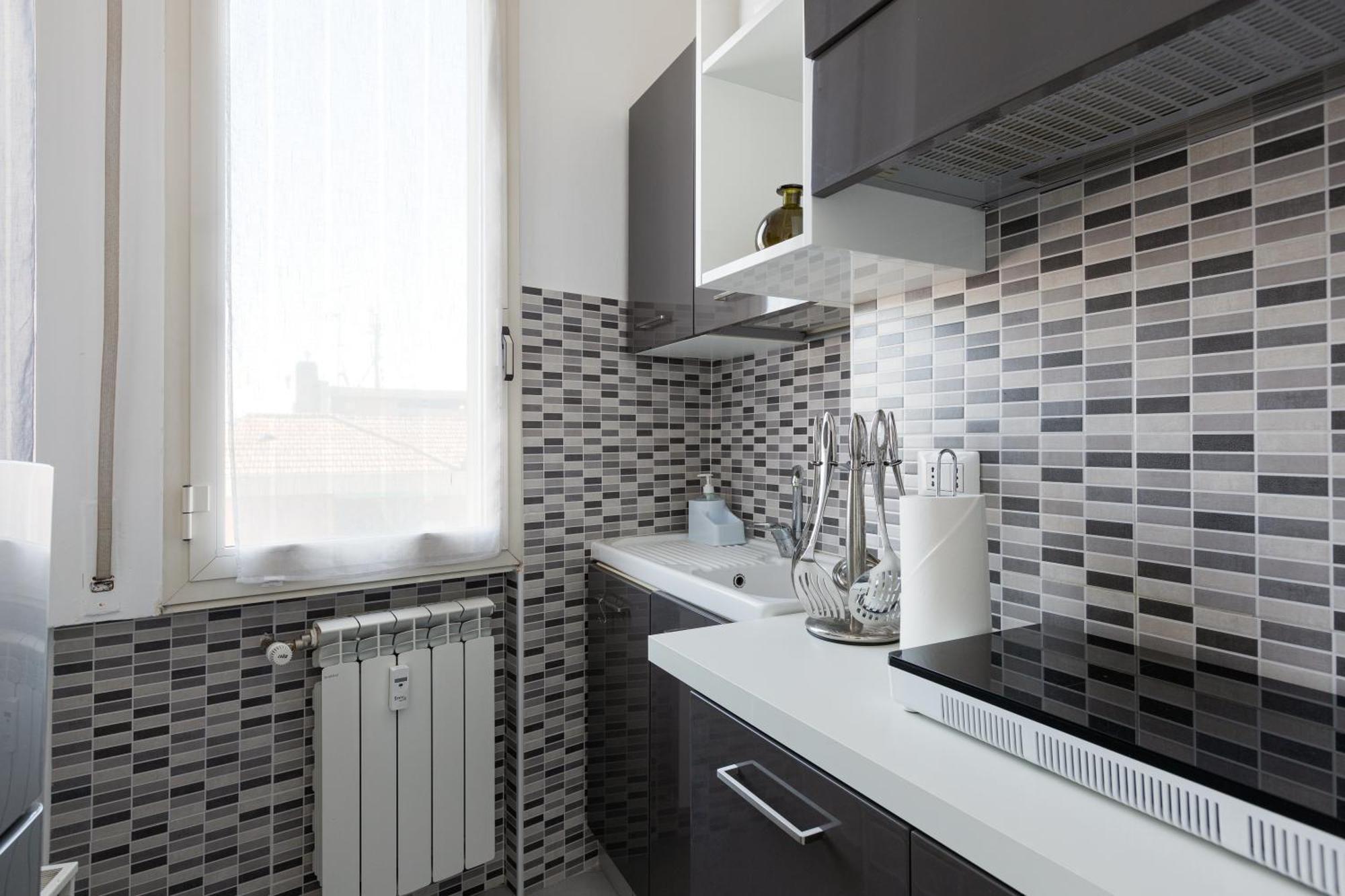 Bande Nere Mm1 - Modern With Balcony! * Milan