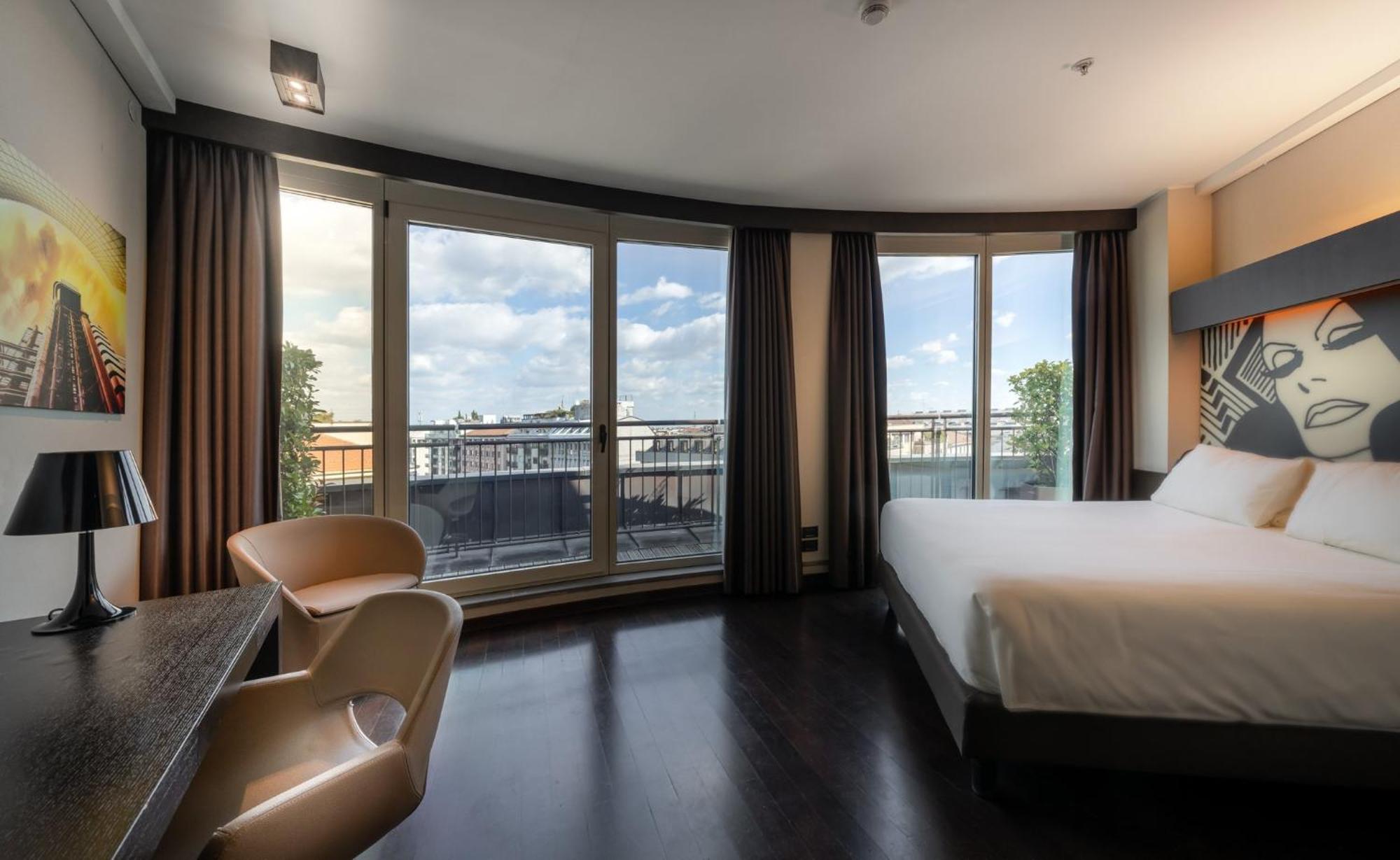Crowne Plaza By Ihg Hotel