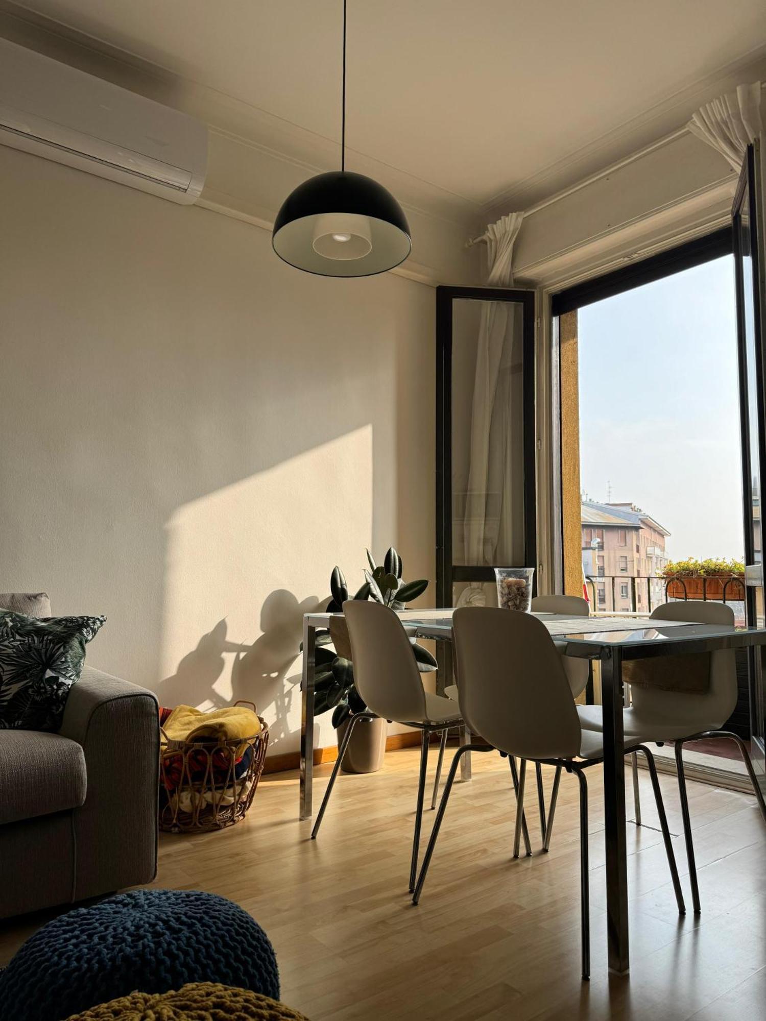 Apartamento Trilocale Con Due Balconi A Isola Porta Nuova Milão
