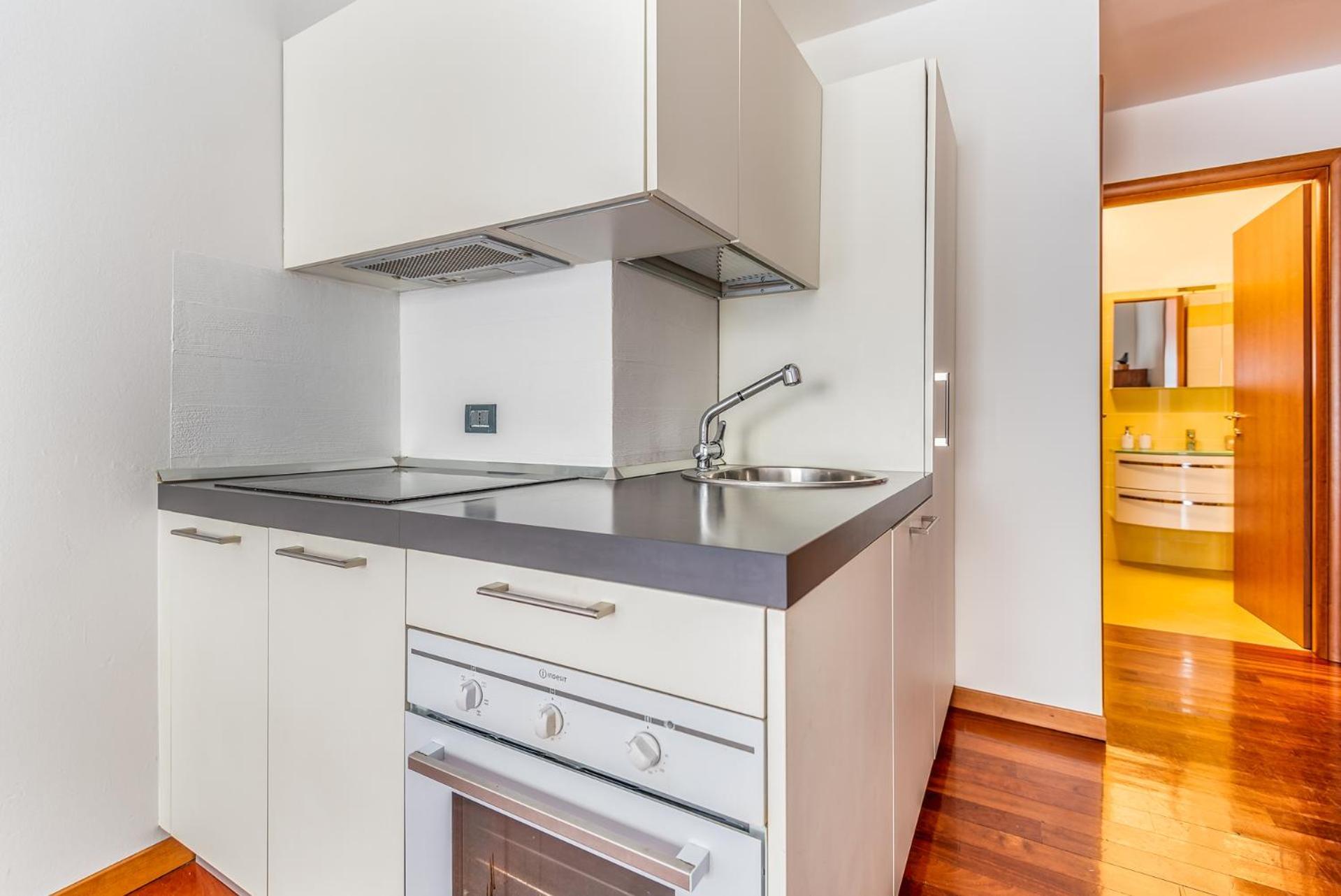 Brand New Centrale Via Soperga- 2pax- Wifi Apartment Milan