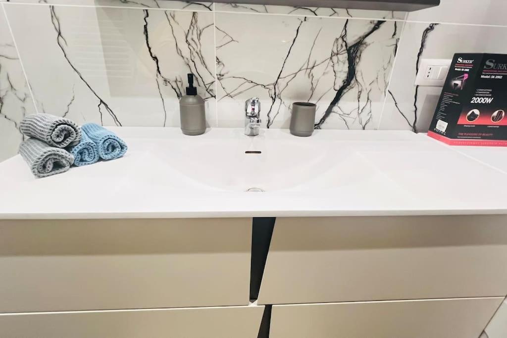 New And Elegant On The Navigli Netflix E Apartment Milan