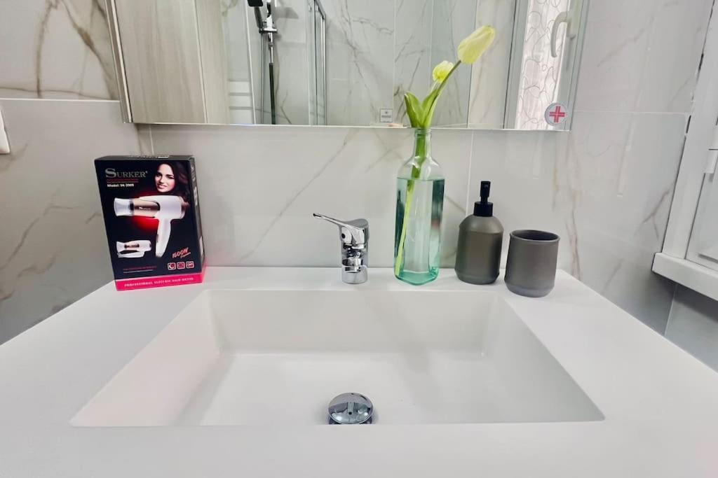 New And Elegant On The Navigli Netflix E * Milan