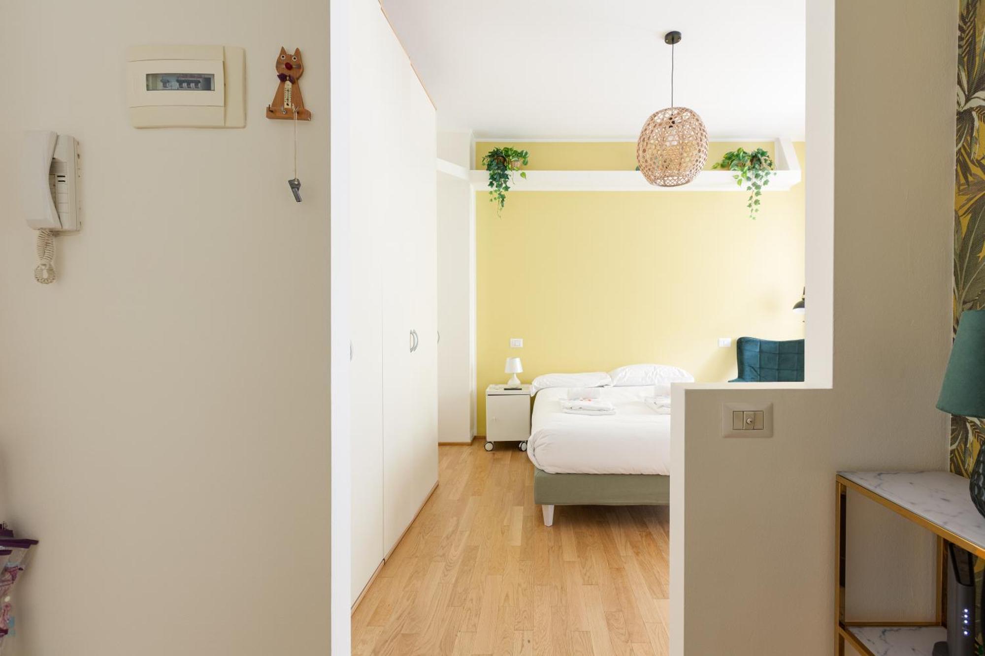 Gerusalemme M5 Yellow With Closed Balcony! * Milan