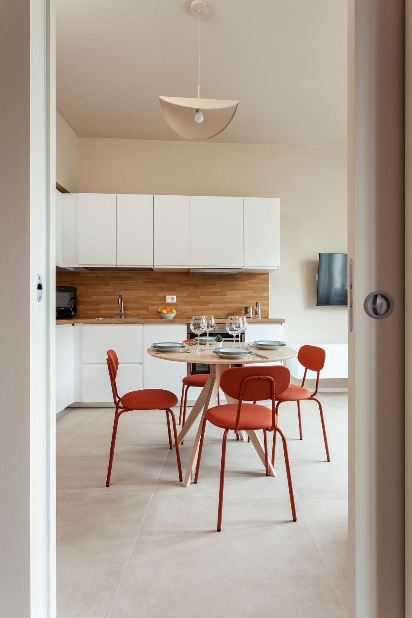 Giulio's Hideaway - Close To Station Apartment *