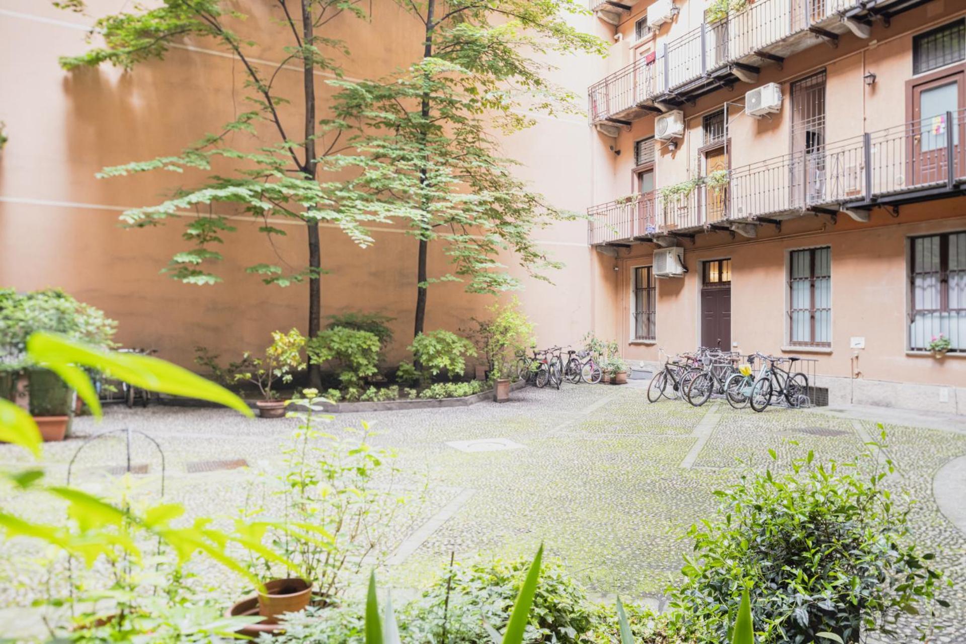 Easylife - Elegante In Moscova Milano