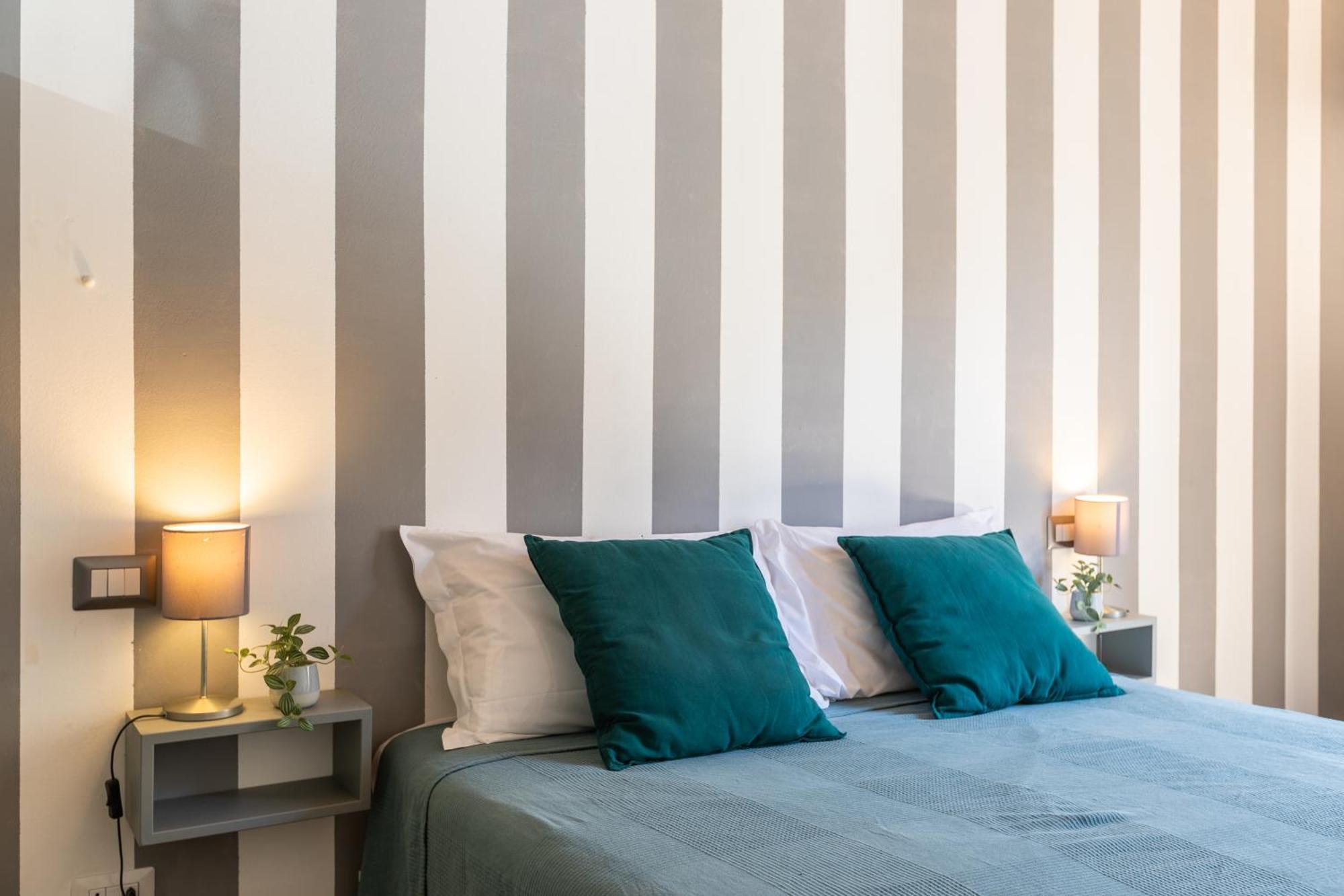 - Alzaia Naviglio Grande Apartment Milan