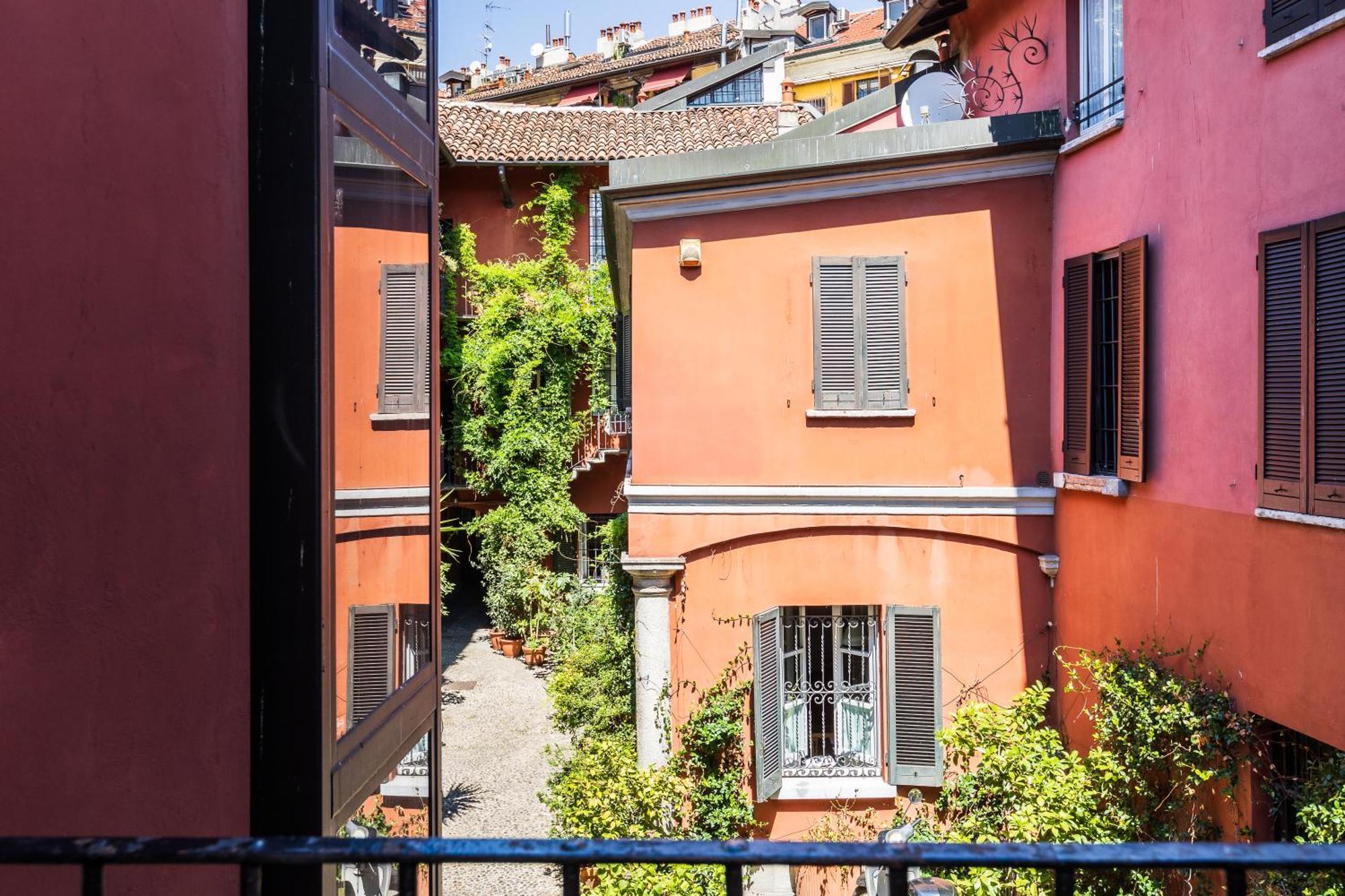 - Alzaia Naviglio Grande Apartment Milan