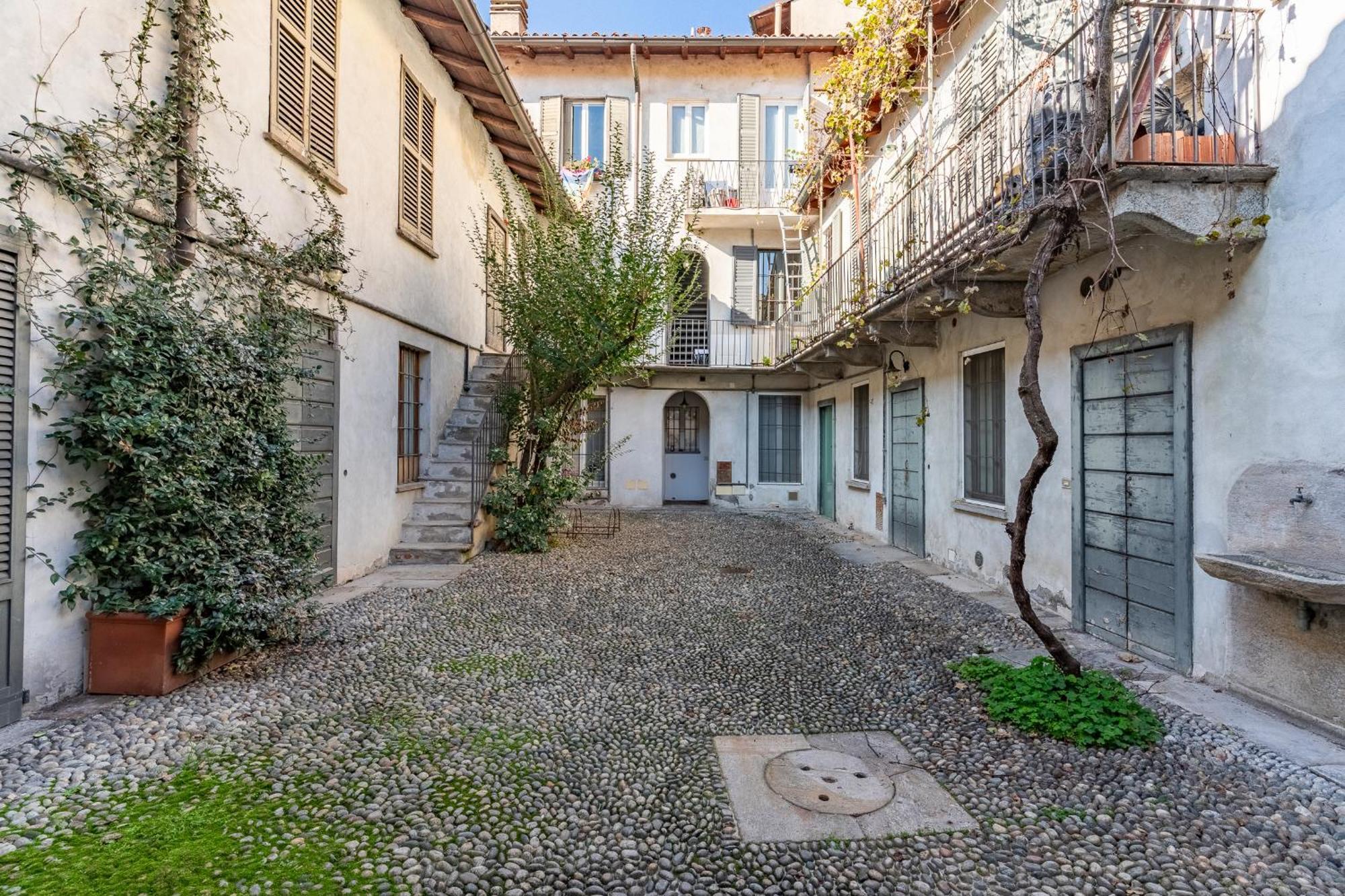 - Alzaia Naviglio Grande Milan