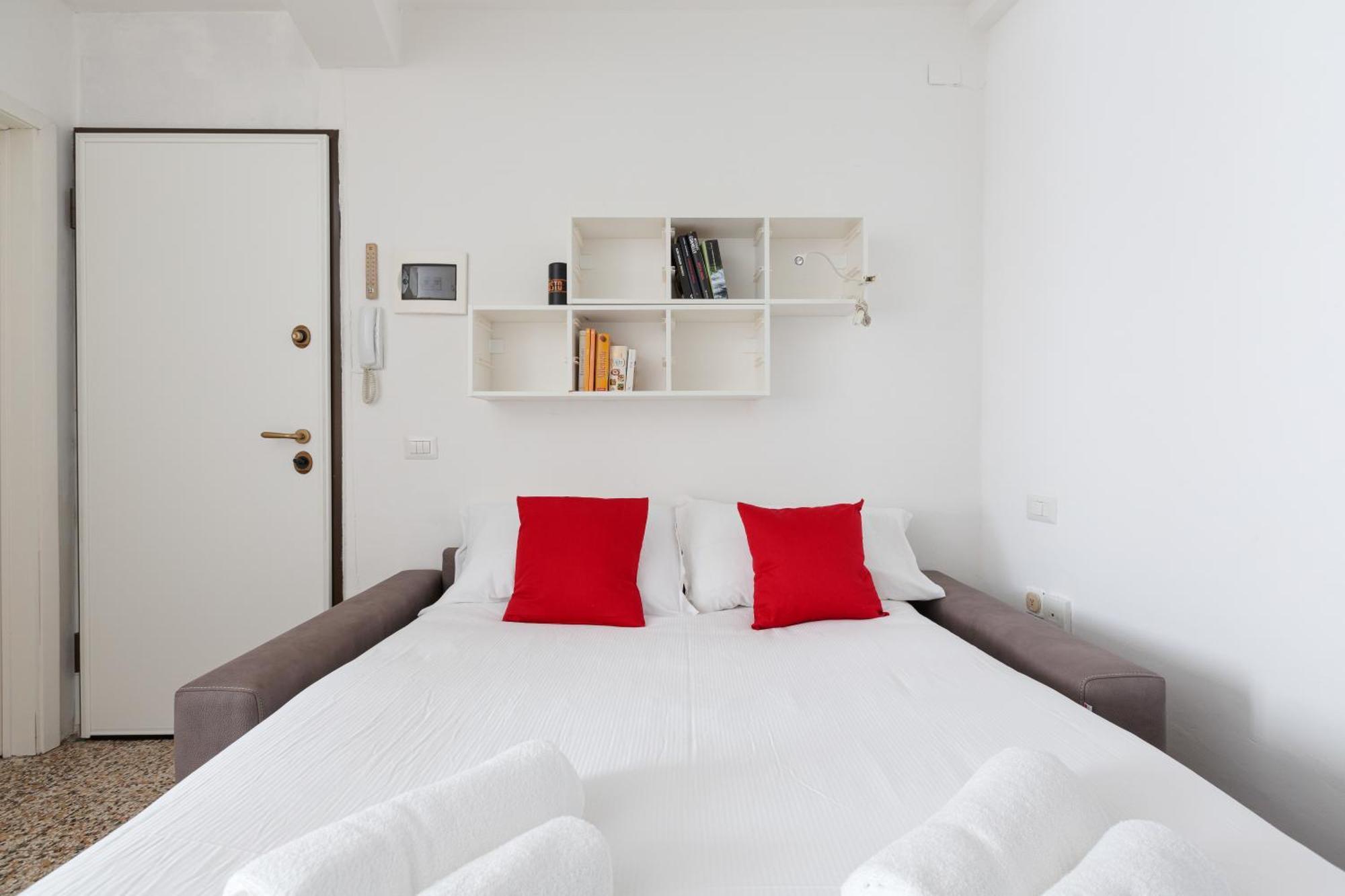 Sant'ambrogio - Modern Studio! * Milan