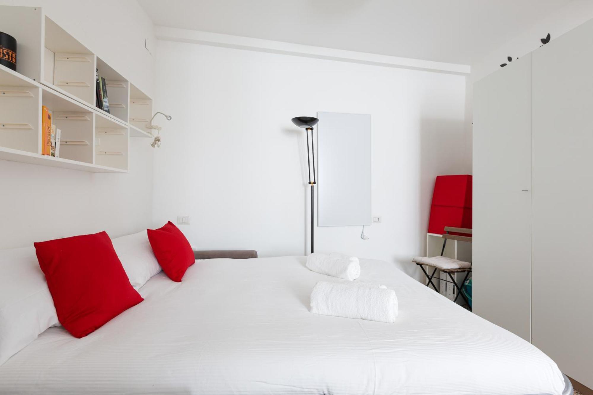 Sant'ambrogio - Modern Studio! *