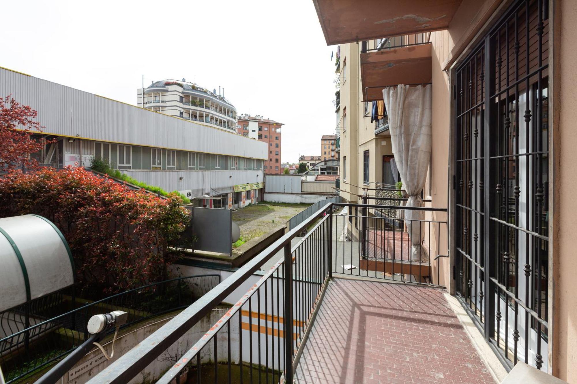 Forlanini - Functional With Balcony! Milan