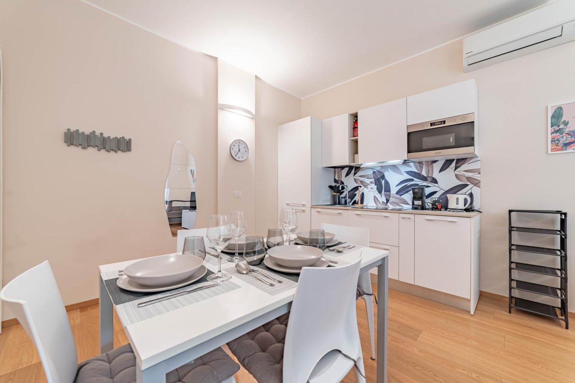 500 M From Corso Sempione, Close To Metro M5 Appartamento