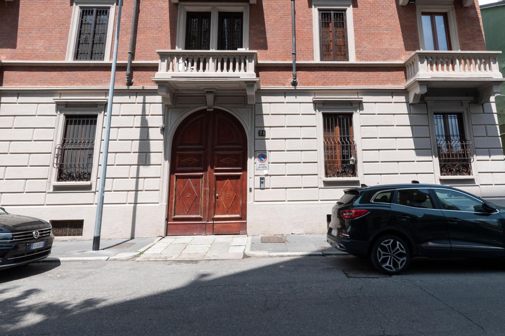 Ihost - Bottego 21 Milan